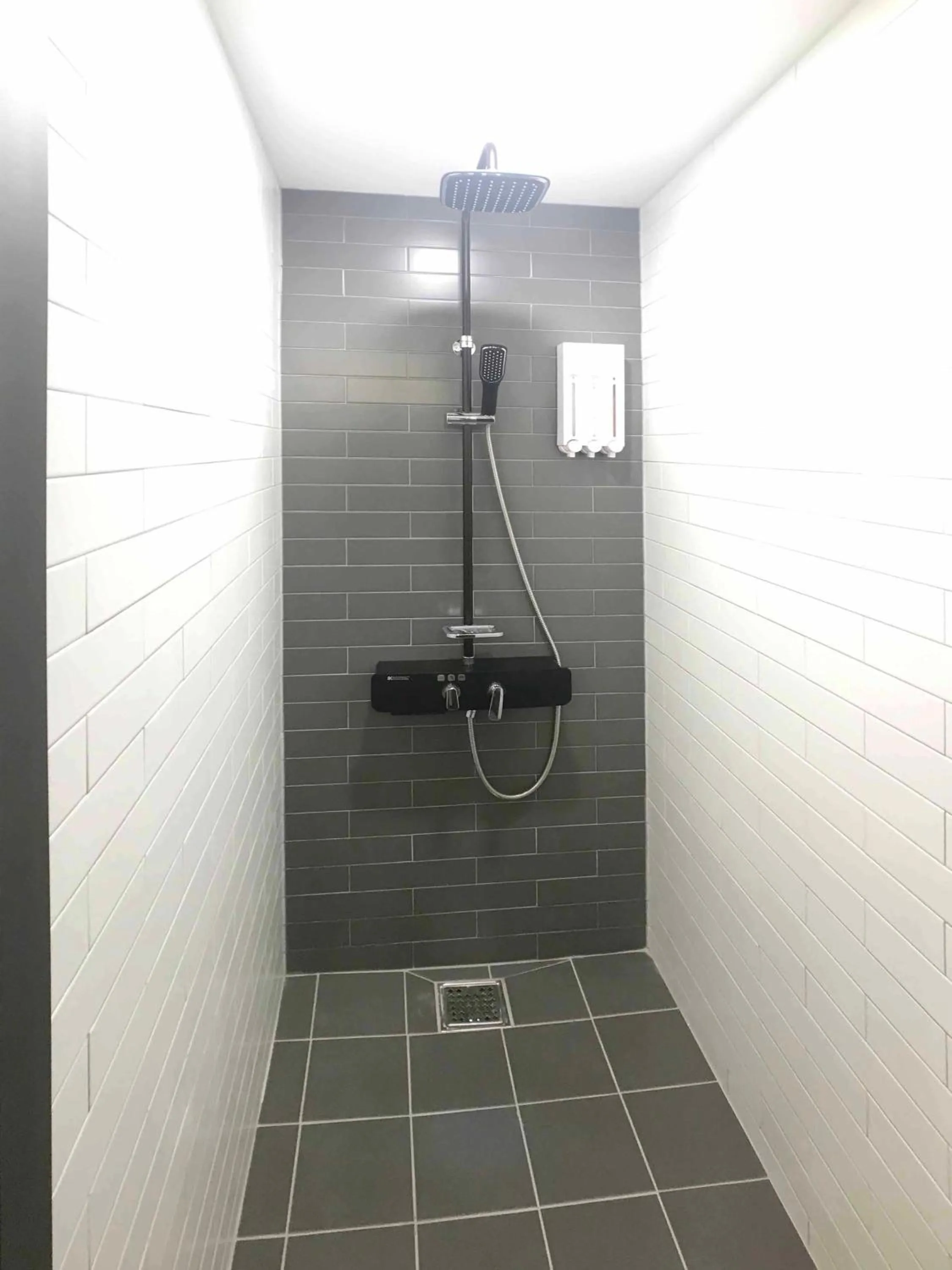 Shower in Seoul Cube Itaewon