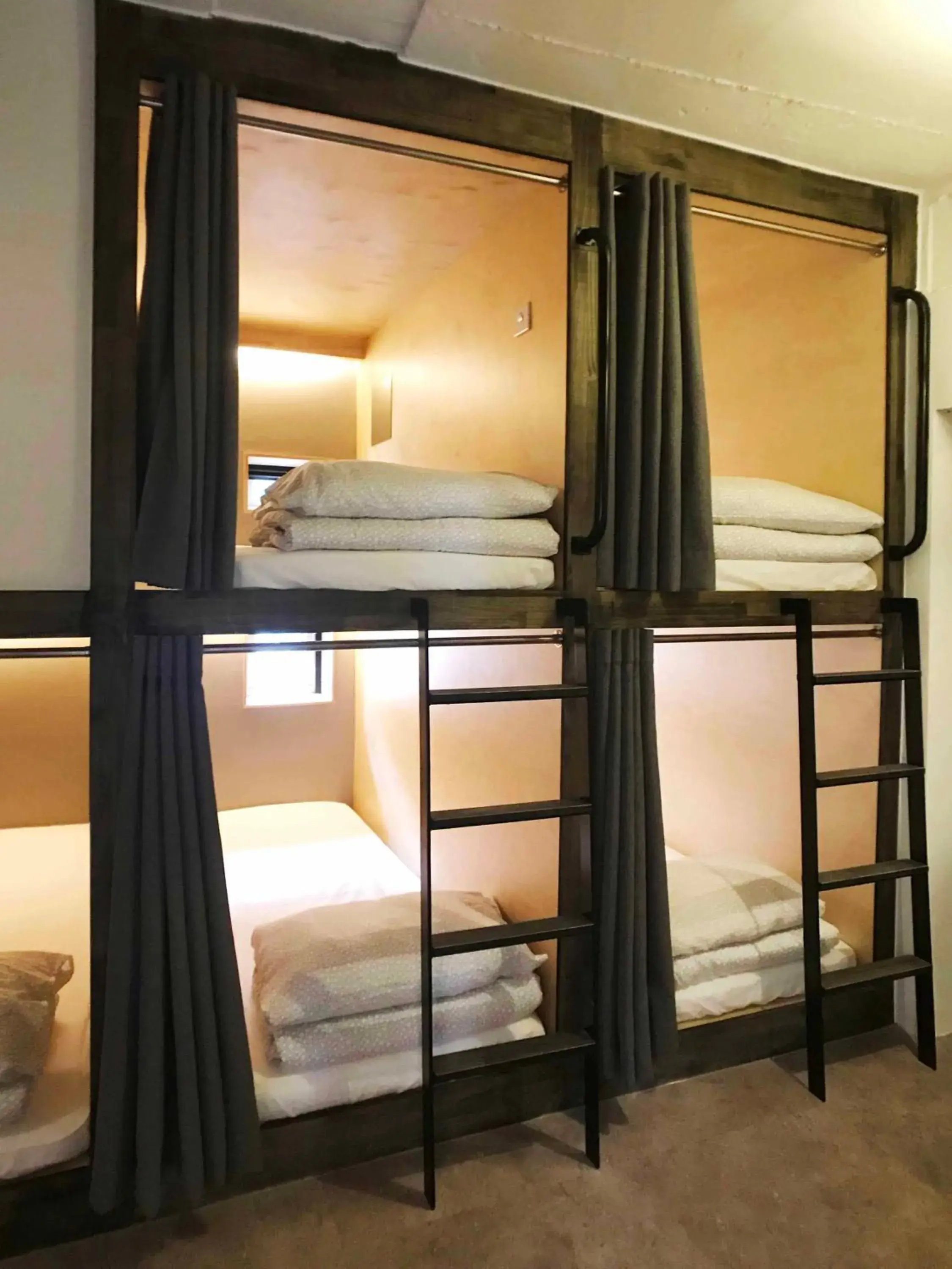 Single Bed in Male Dormitory Room in Seoul Cube Itaewon Single Bed in Male Dormitory Room in Seoul Cube Itaewon