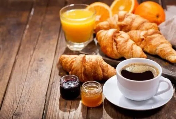 Continental breakfast in HOTEL HOSTELLERIE DES VOYAGEURS