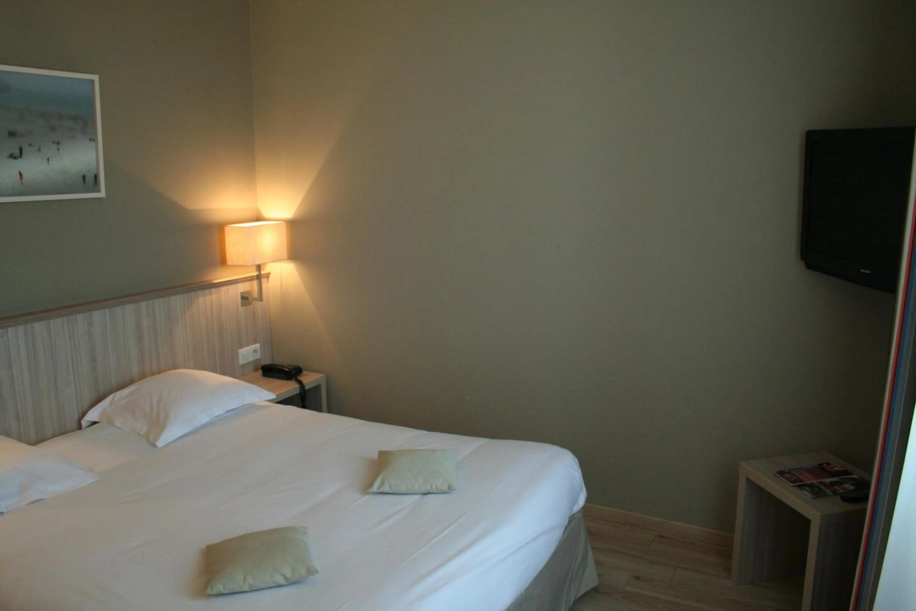 Photo of the whole room, Bed in Antinéa