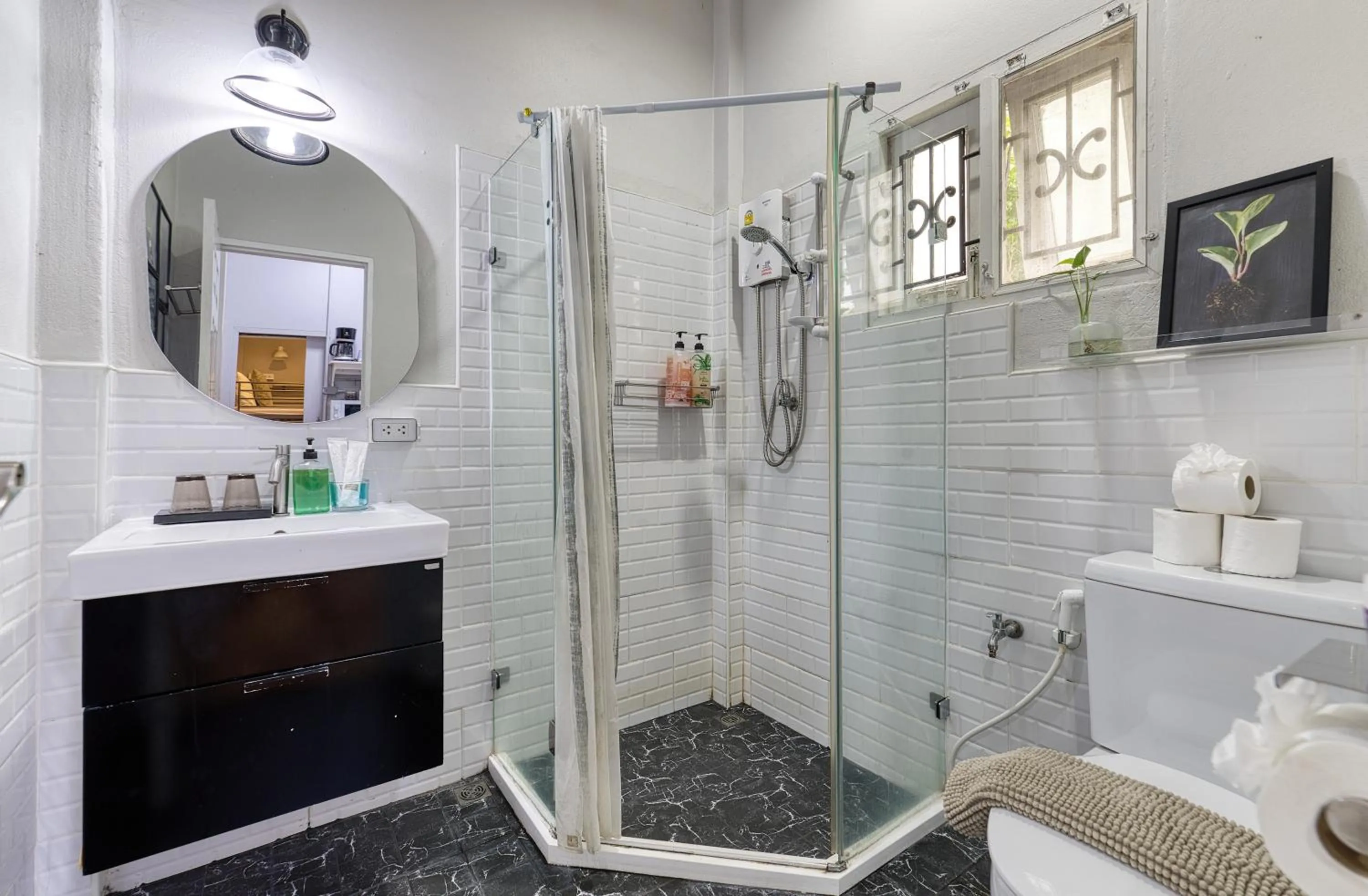 Shower in Maenam Bungalow