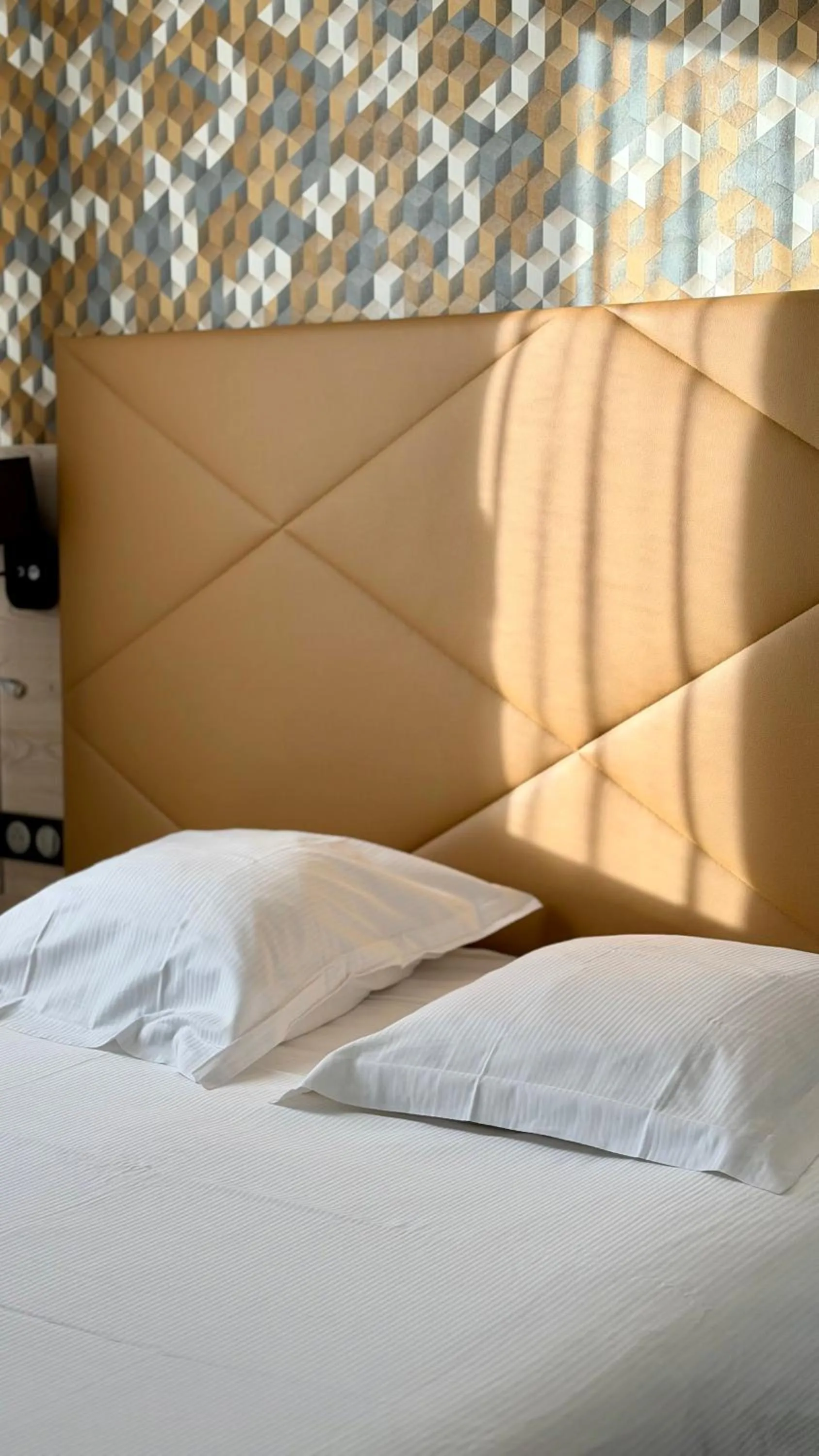 Bed in Hôtel Le Goëlo - Port de Paimpol