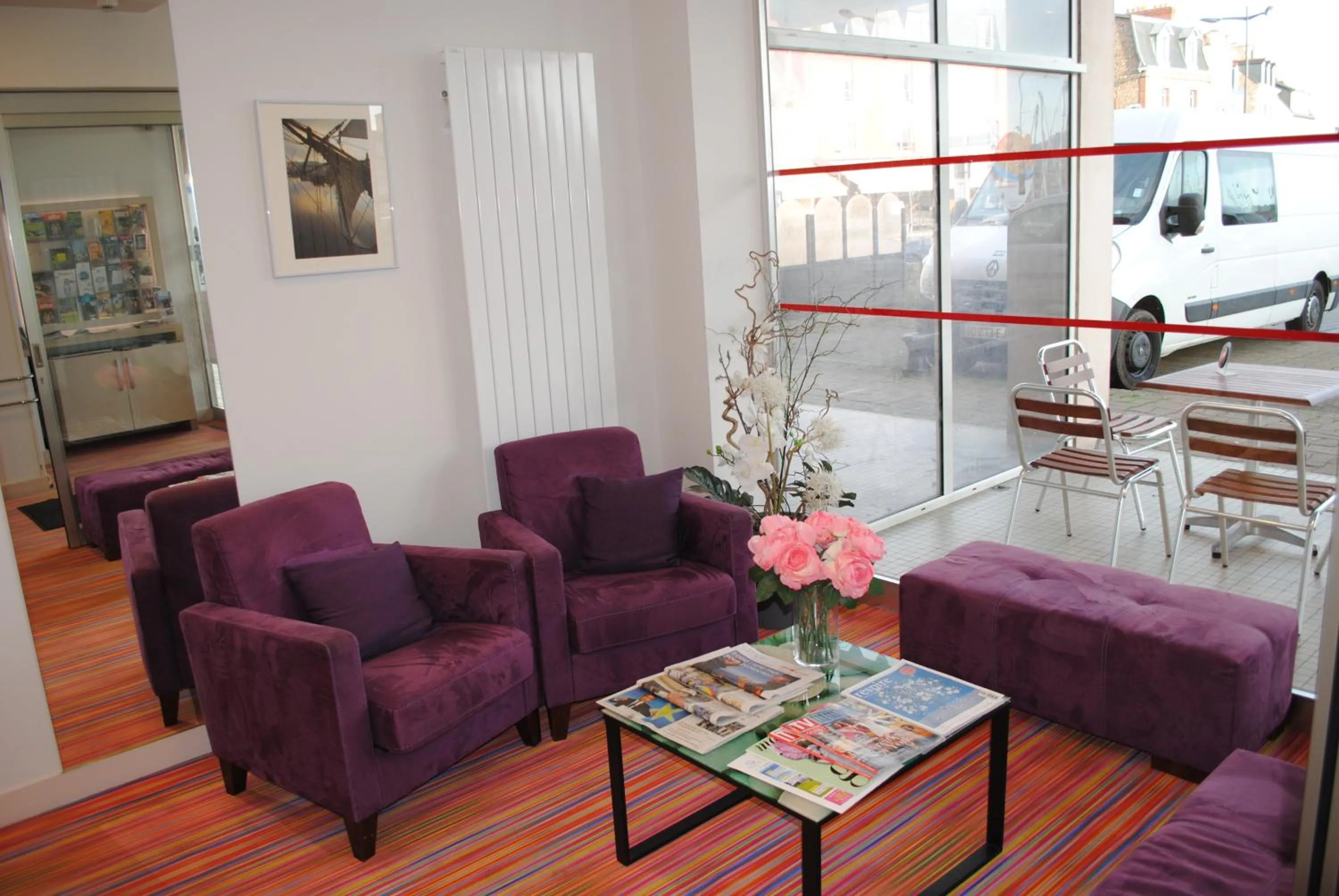 Lobby or reception in Hôtel Le Goëlo - Port de Paimpol