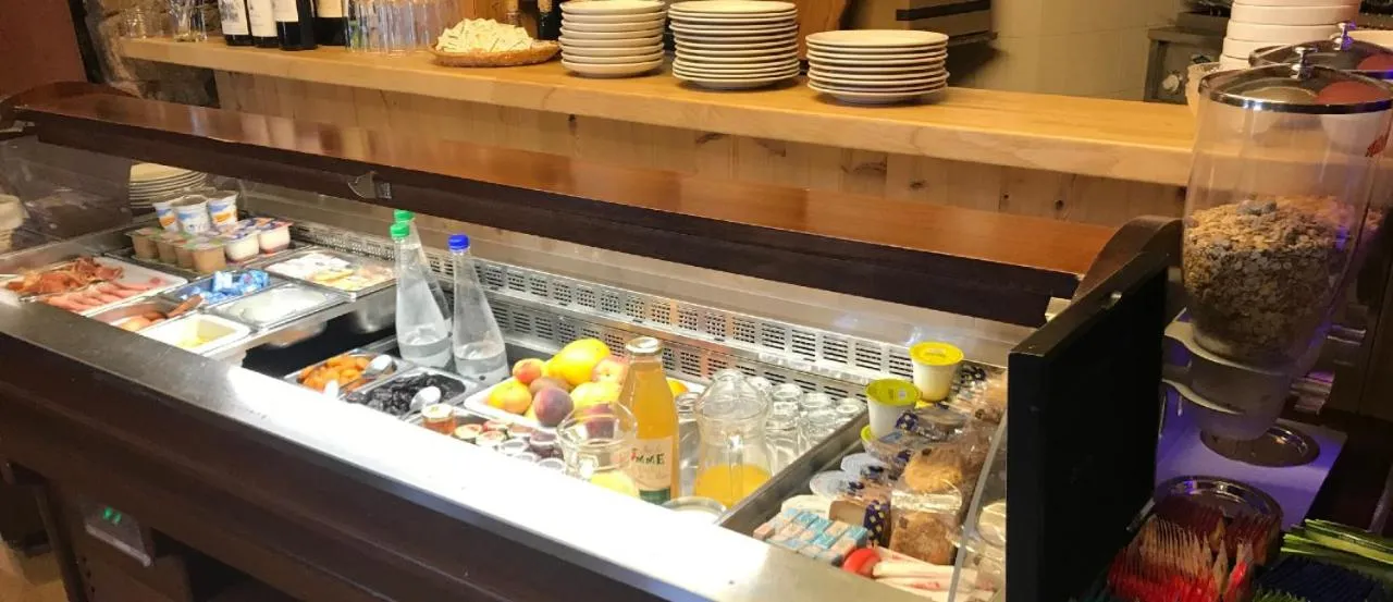 Breakfast in Logis Hotel Restaurant Planes