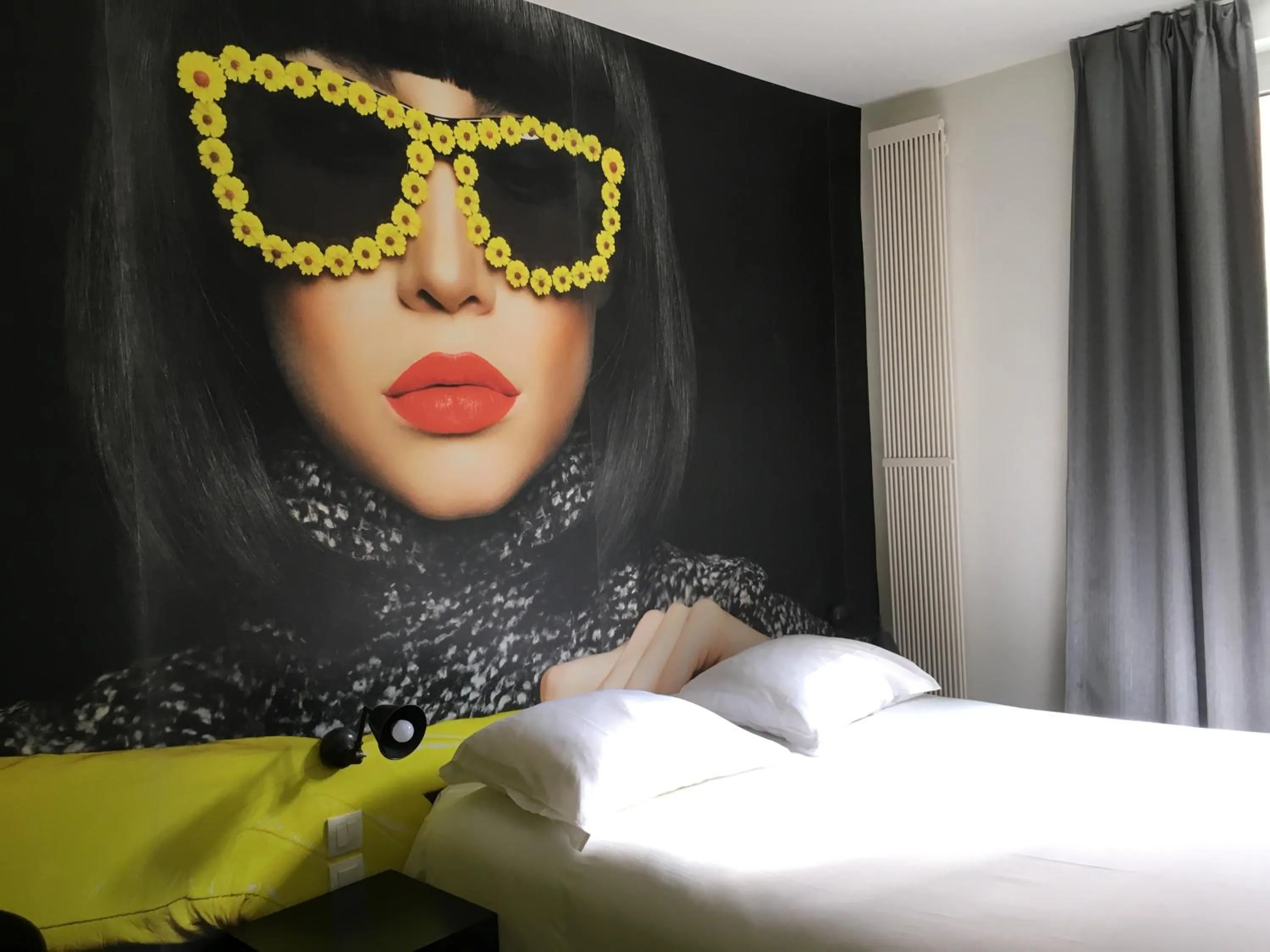Bed in Le Glam's Hotel