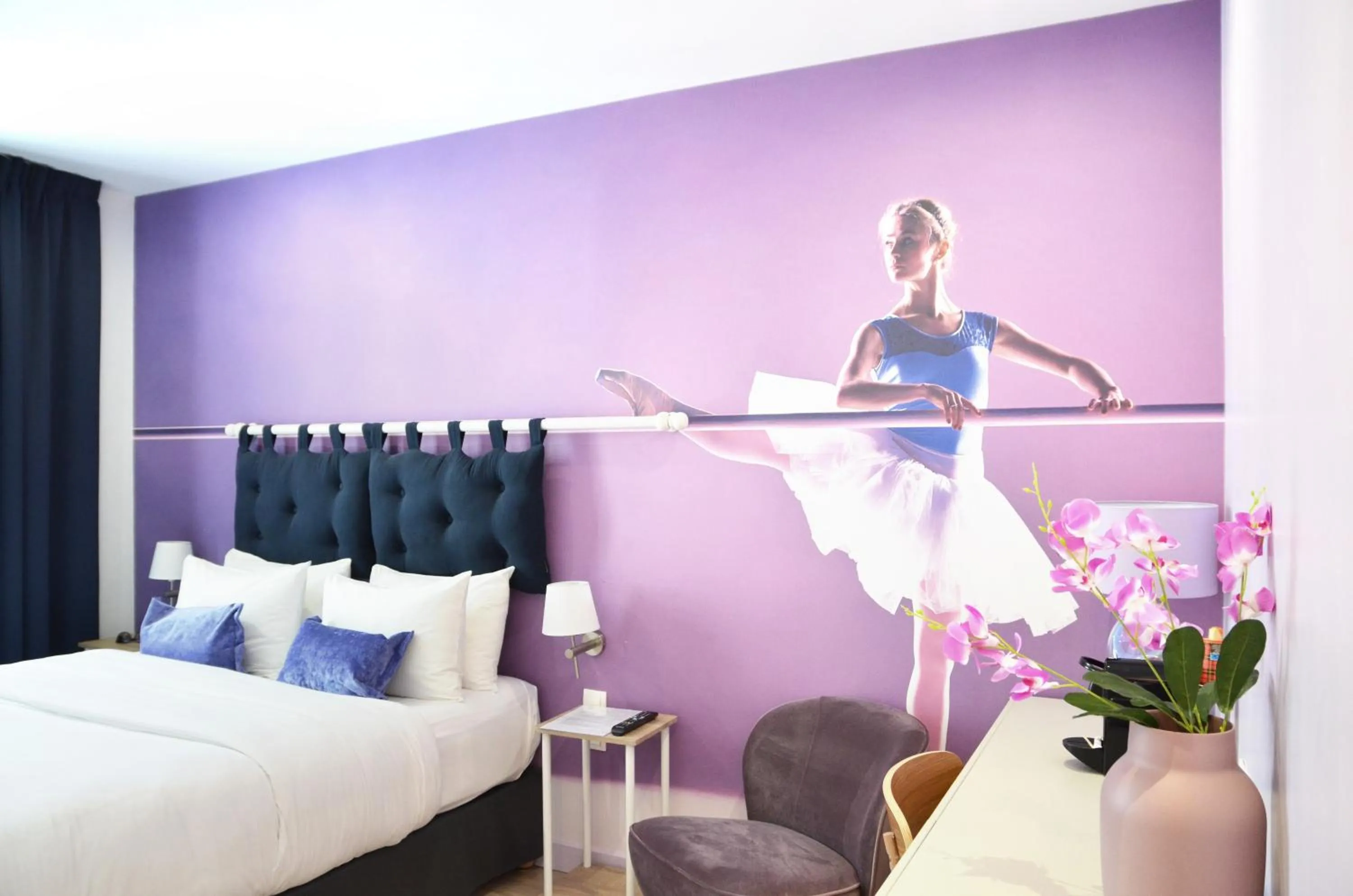 Bed in Le Glam's Hotel