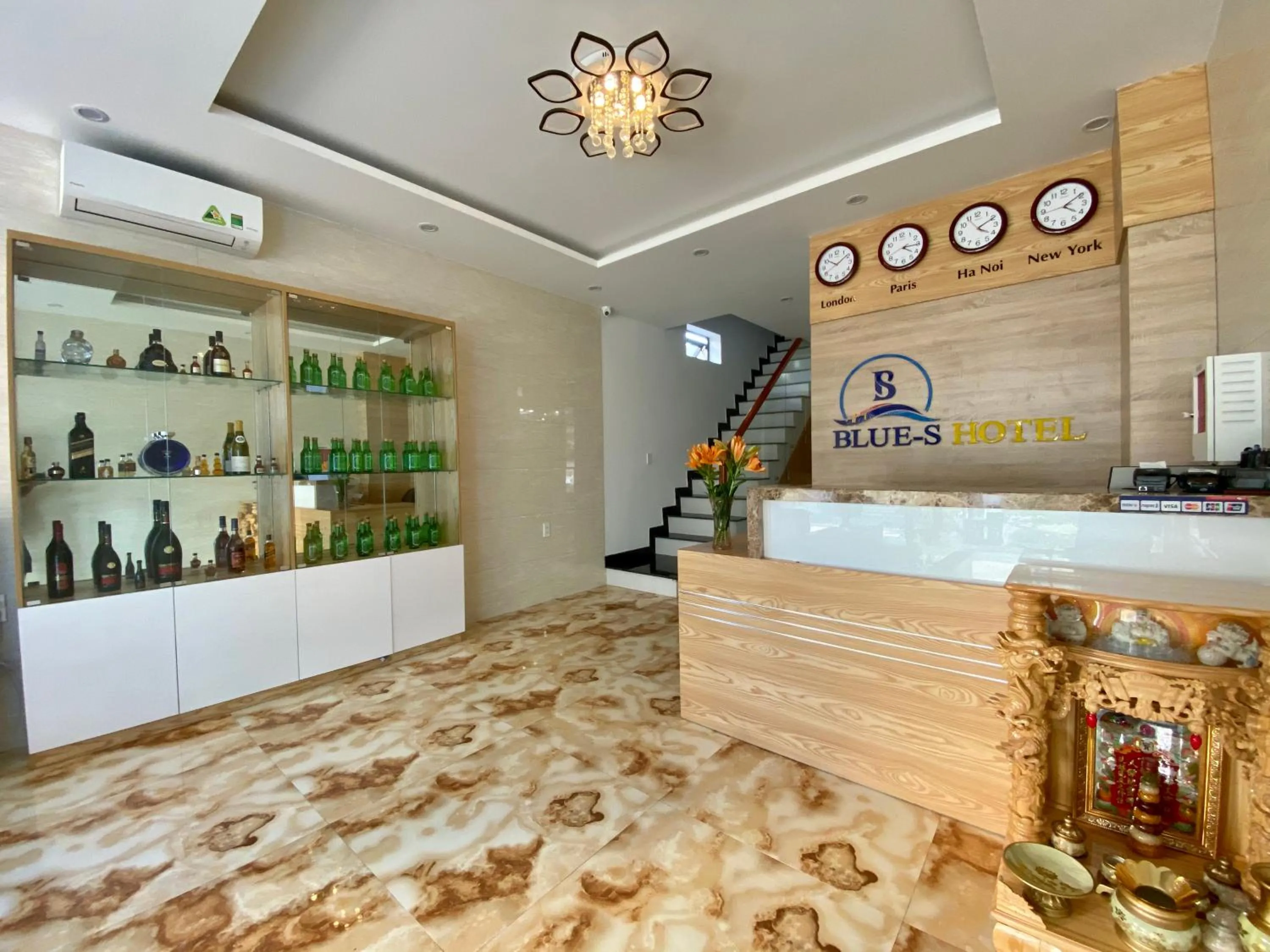 Lobby or reception in Blue-S Hotel & Apartment