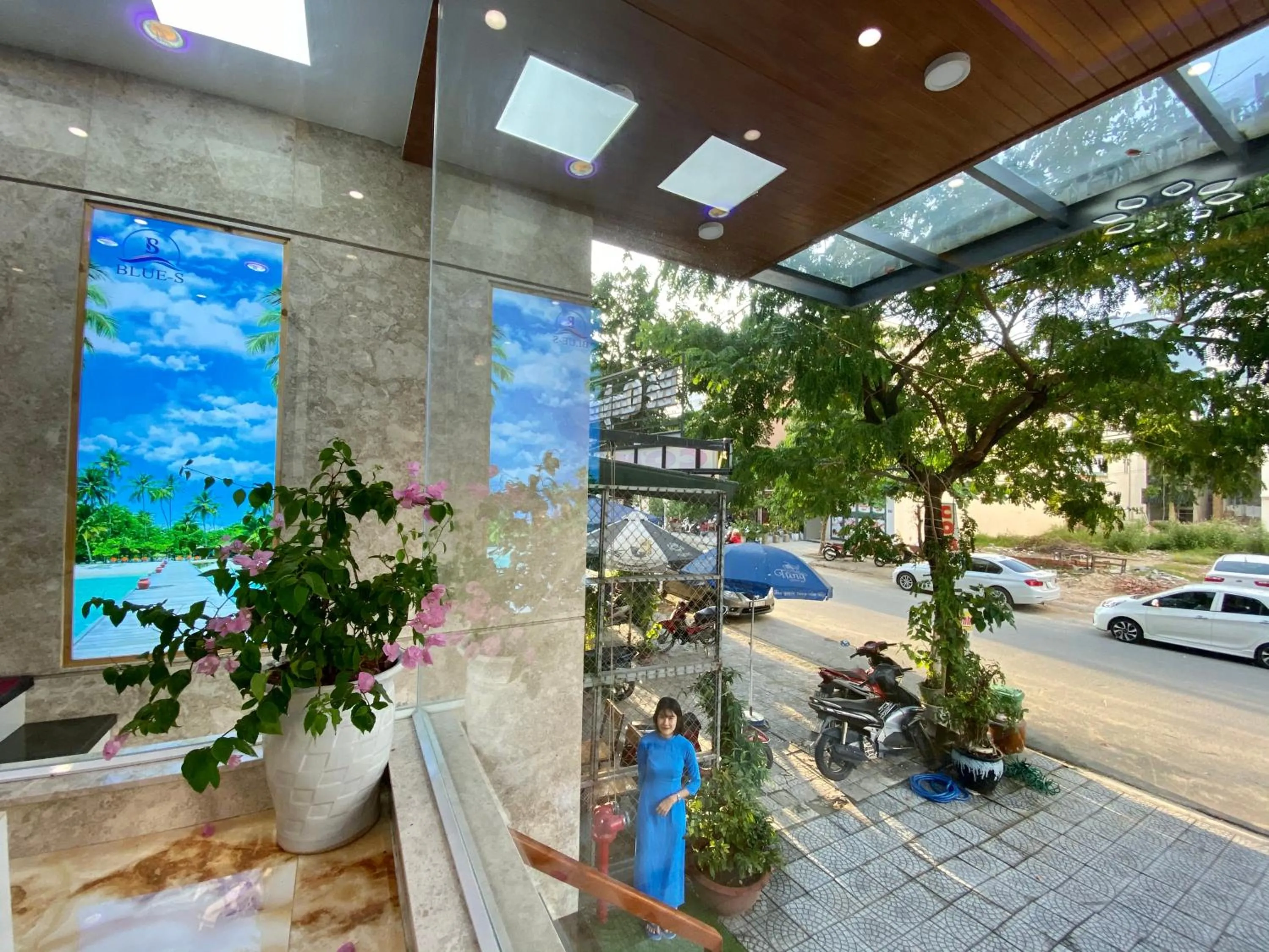 Facade/entrance in Blue-S Hotel & Apartment