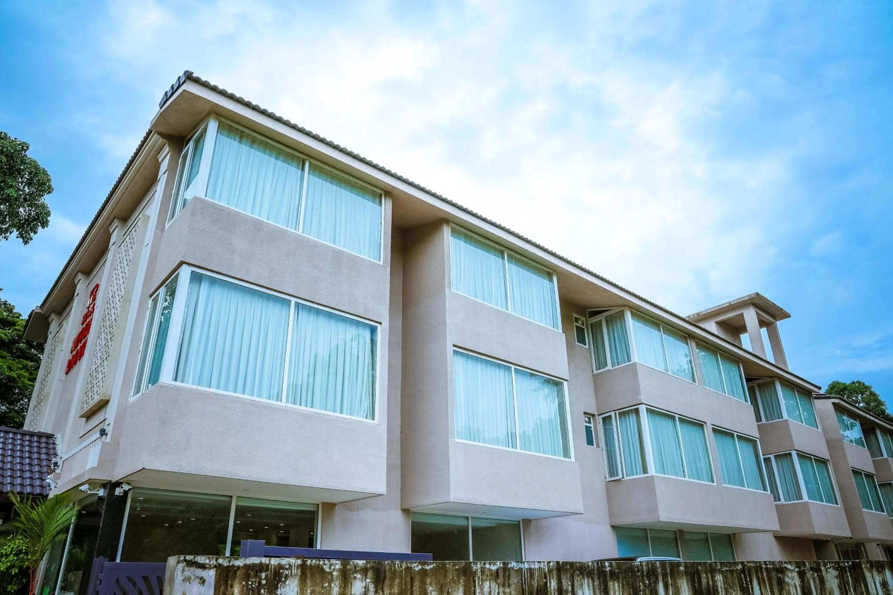 Property building in Hotel Regent Laguna