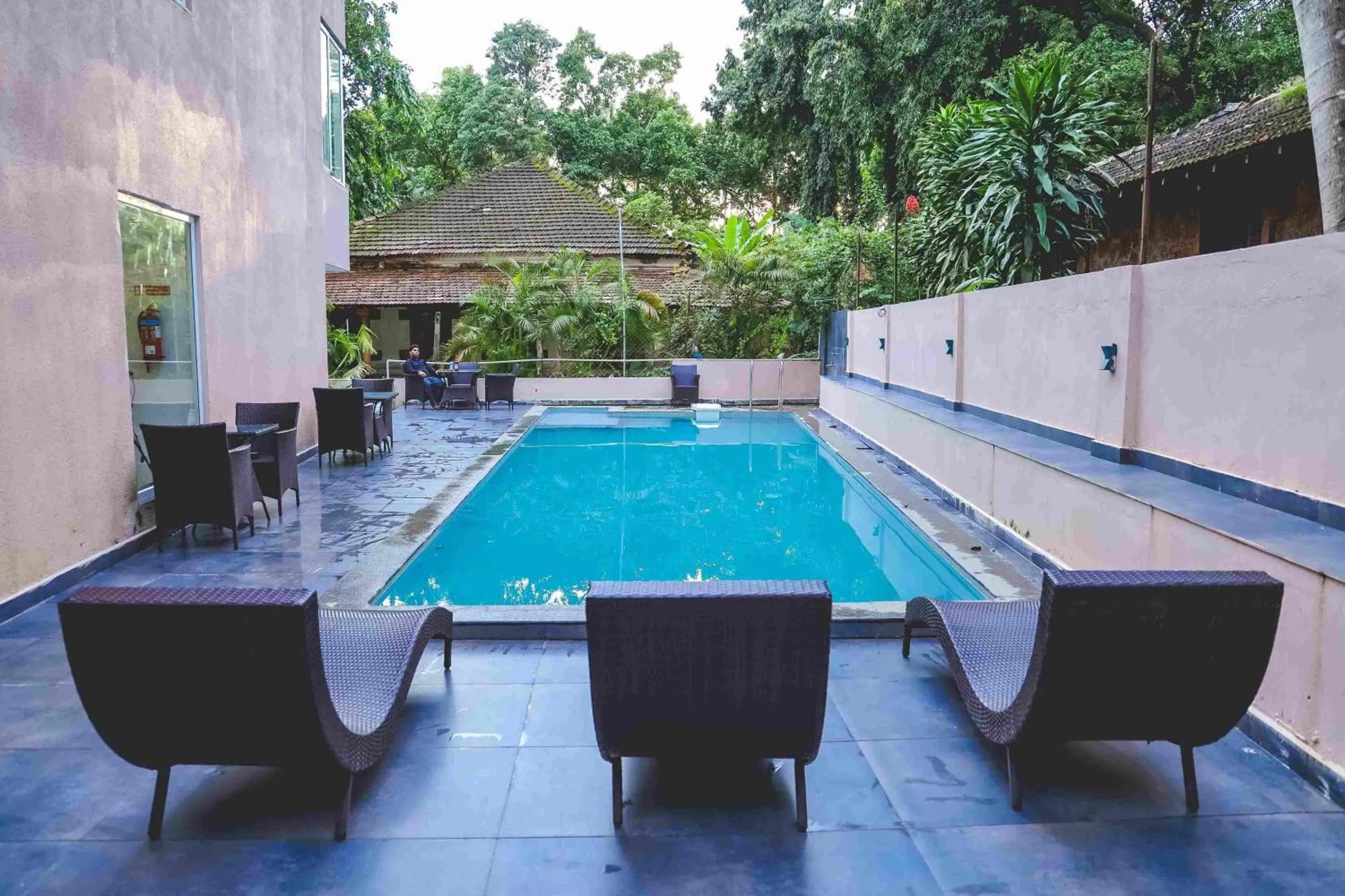 Swimming pool in Hotel Regent Laguna