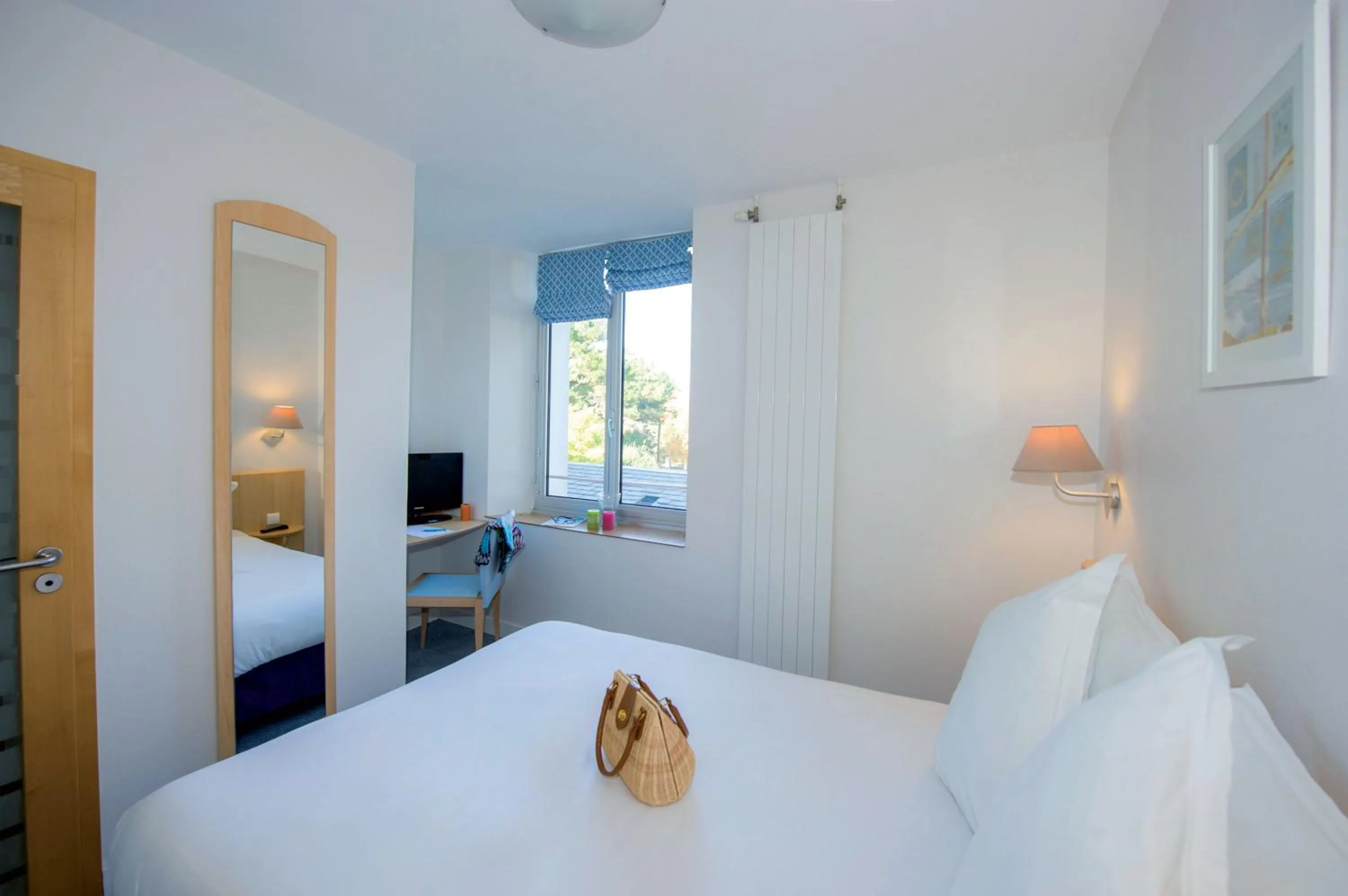 Bedroom, Bed in Hôtel Vacances Bleues Villa Caroline