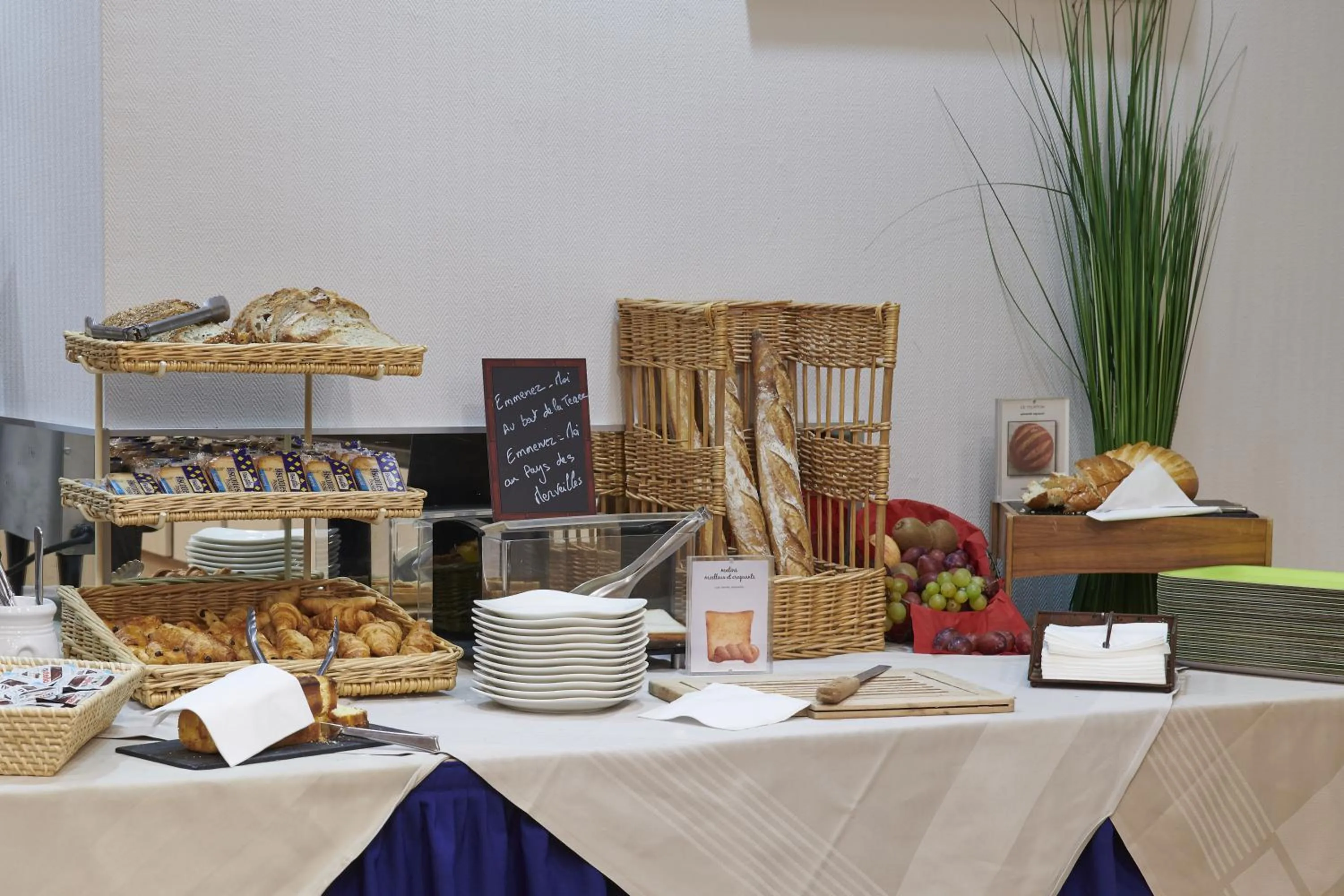 Dining area in Hôtel Vacances Bleues Villa Caroline