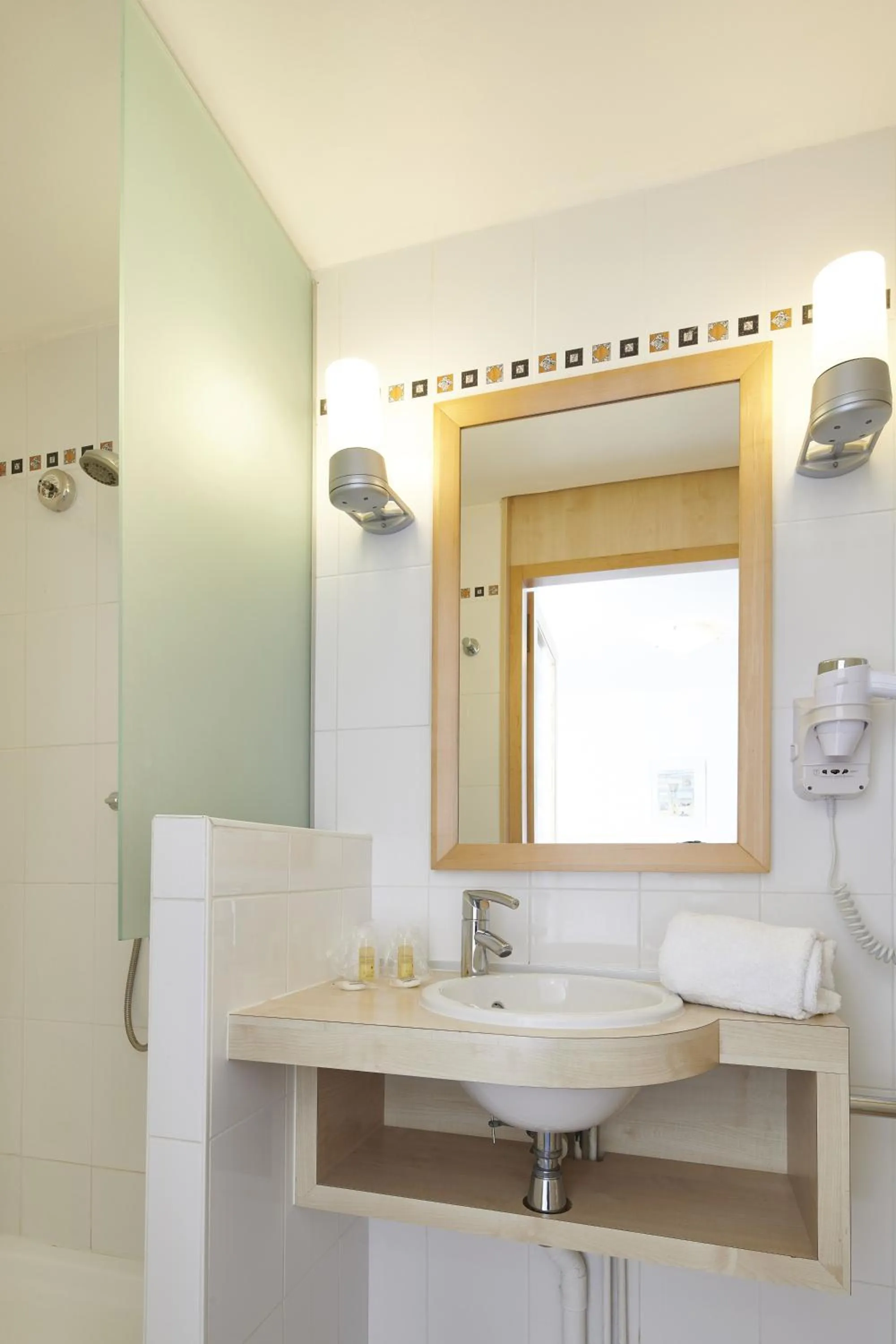 Bathroom in Hôtel Vacances Bleues Villa Caroline