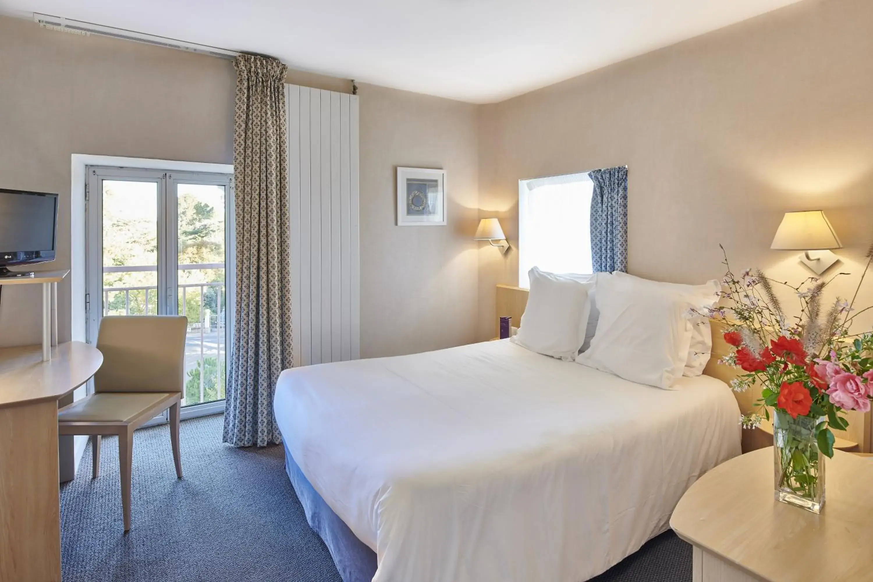 Double Room Park Side in Hôtel Vacances Bleues Villa Caroline Double Room Park Side in Hôtel Vacances Bleues Villa Caroline