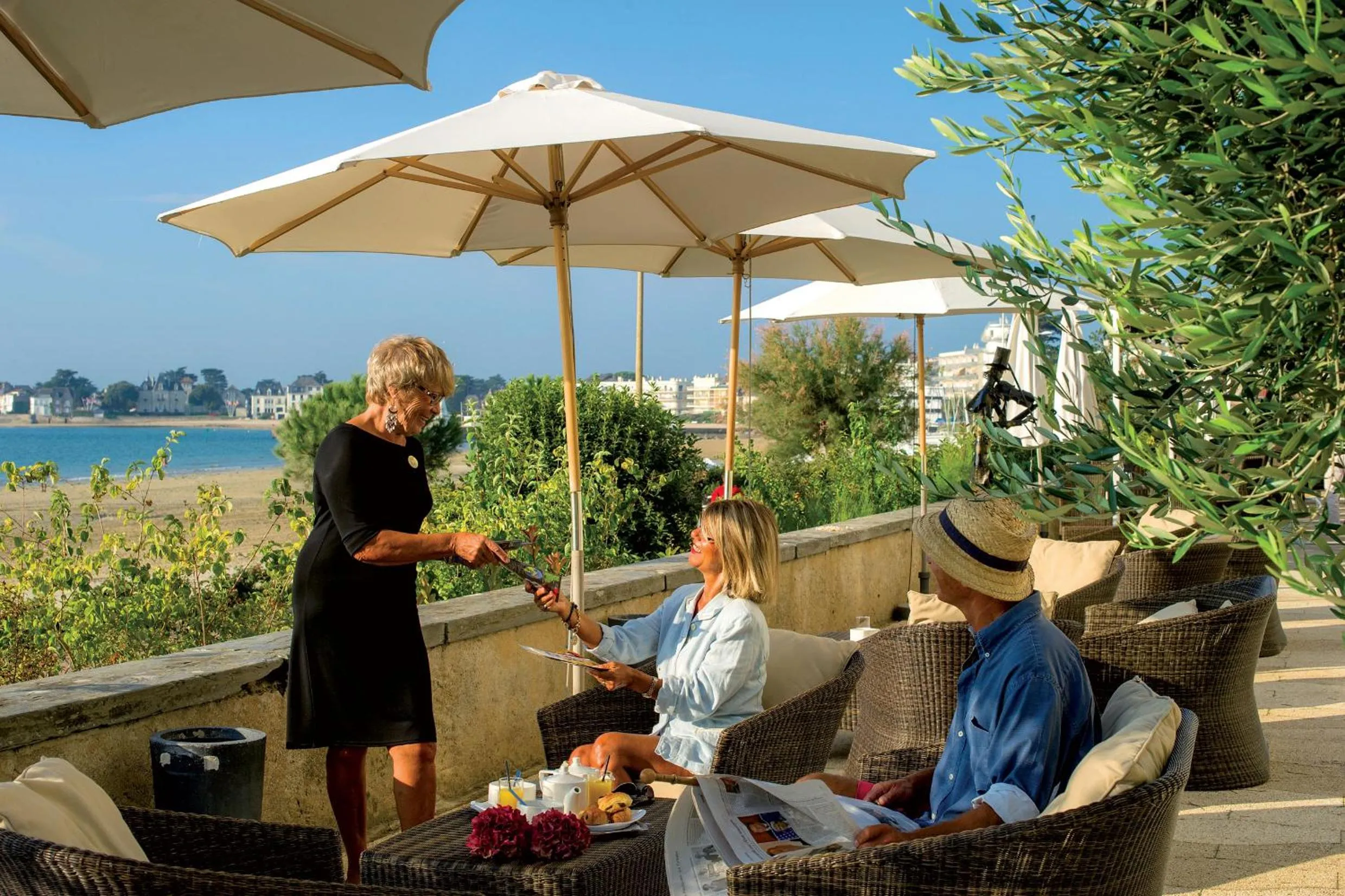 Continental breakfast in Hôtel Vacances Bleues Villa Caroline