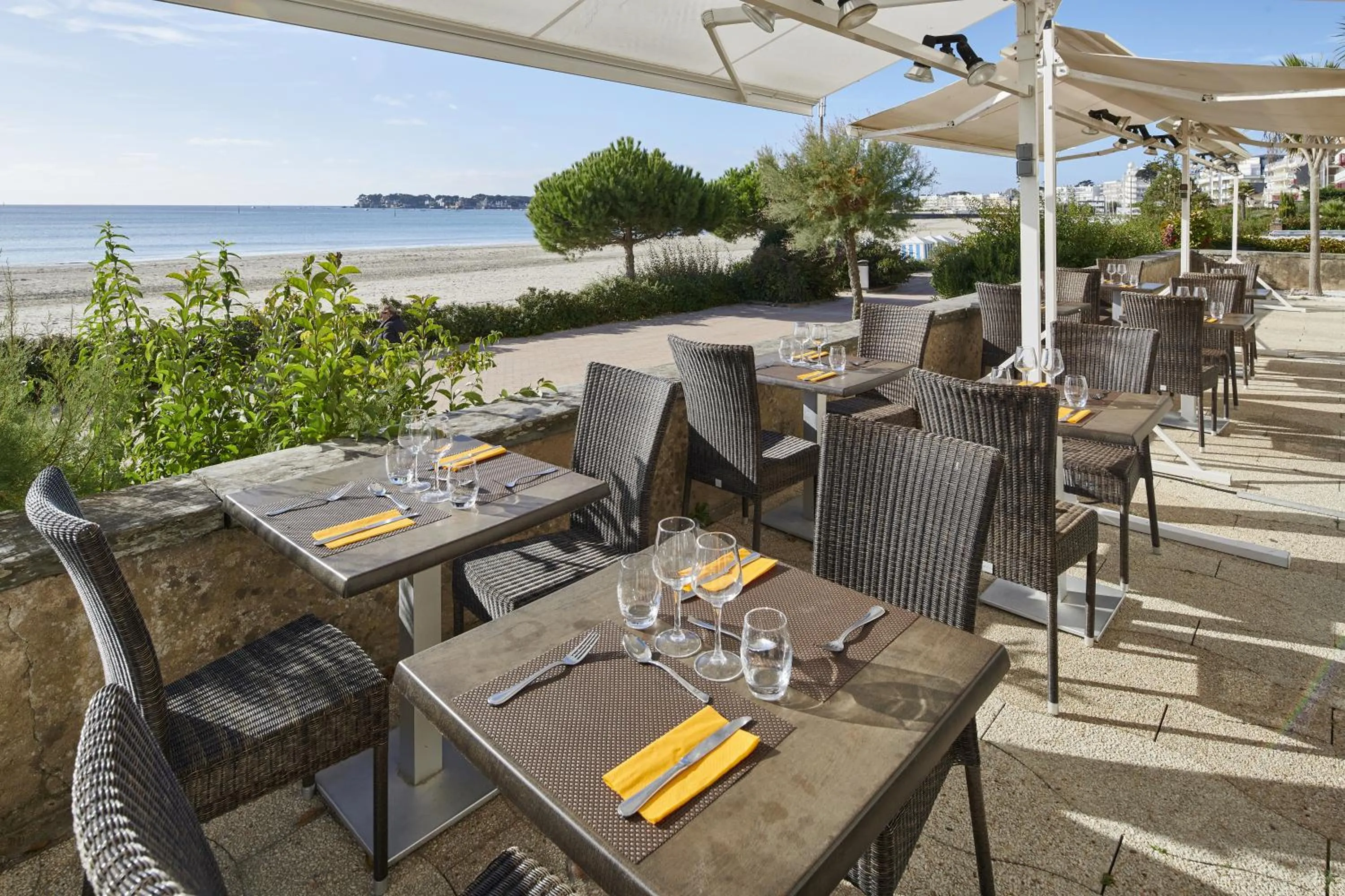 Restaurant/places to eat in Hôtel Vacances Bleues Villa Caroline