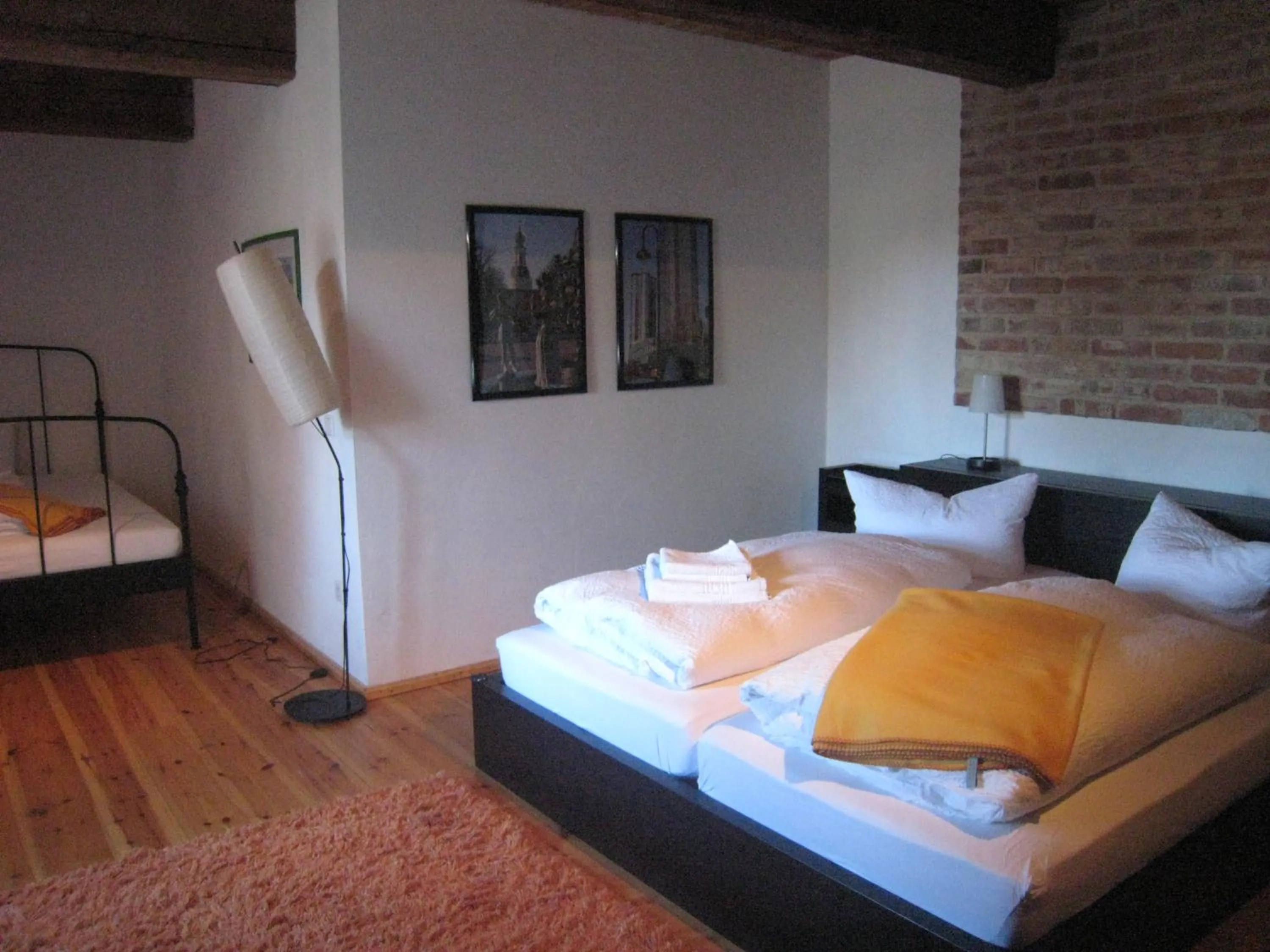 Photo of the whole room, Bed in To`n Schlagboom