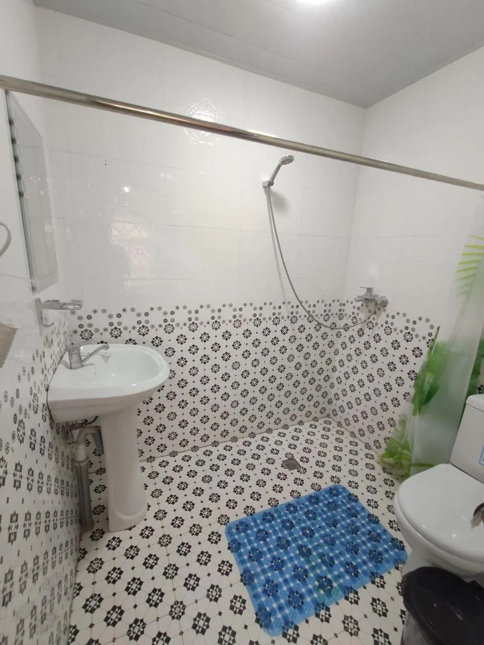 Shower in Samarkand City Center Hotel