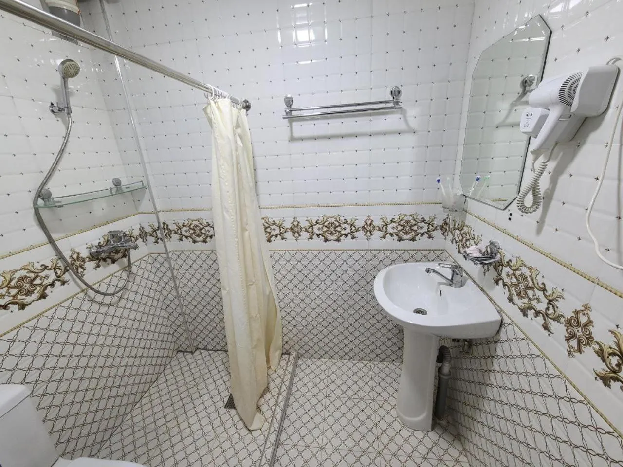 Shower in Samarkand City Center Hotel