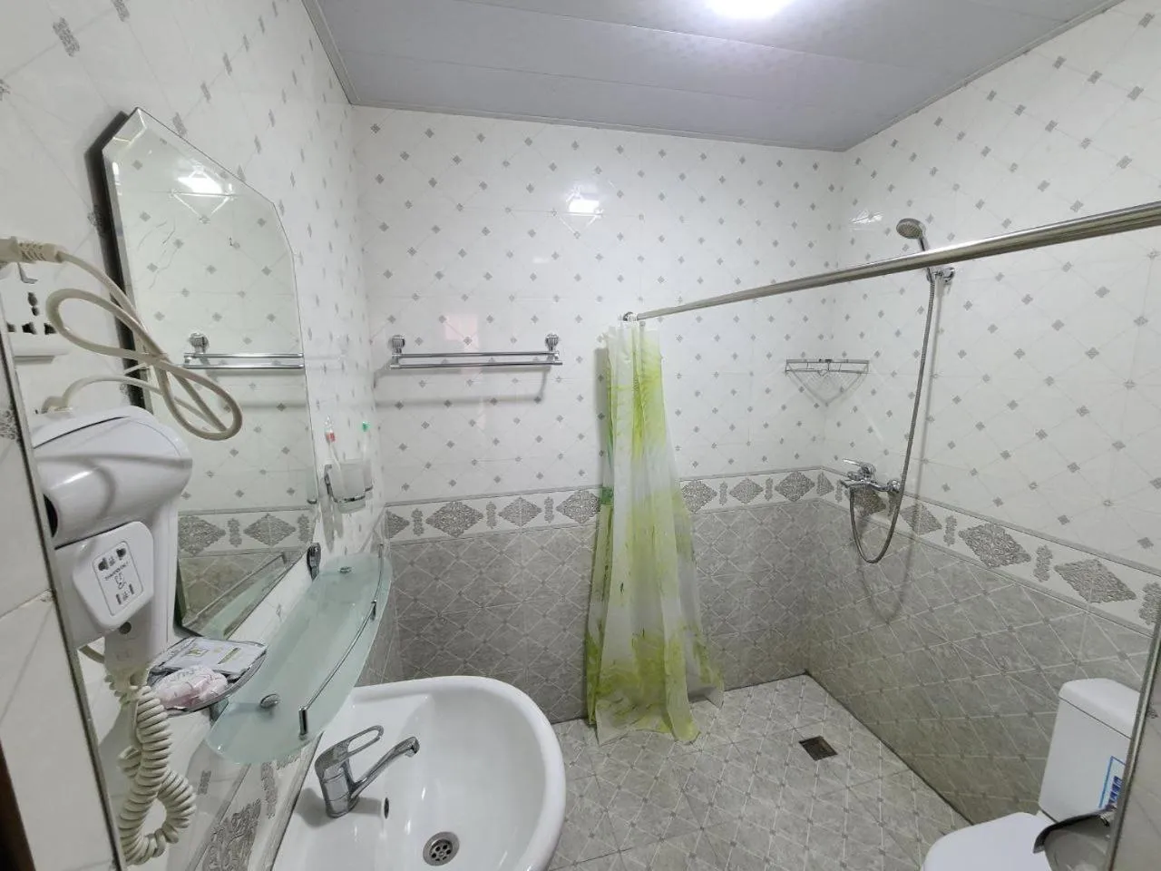 Shower in Samarkand City Center Hotel