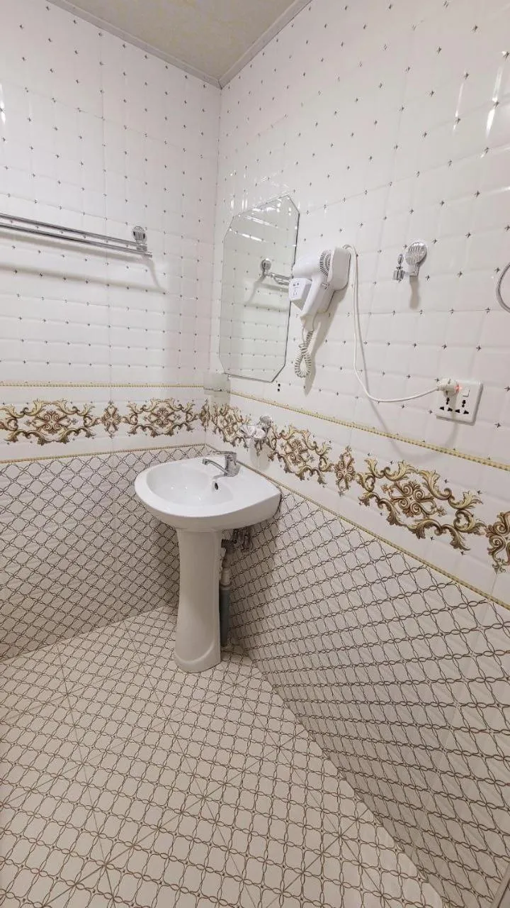 Shower in Samarkand City Center Hotel