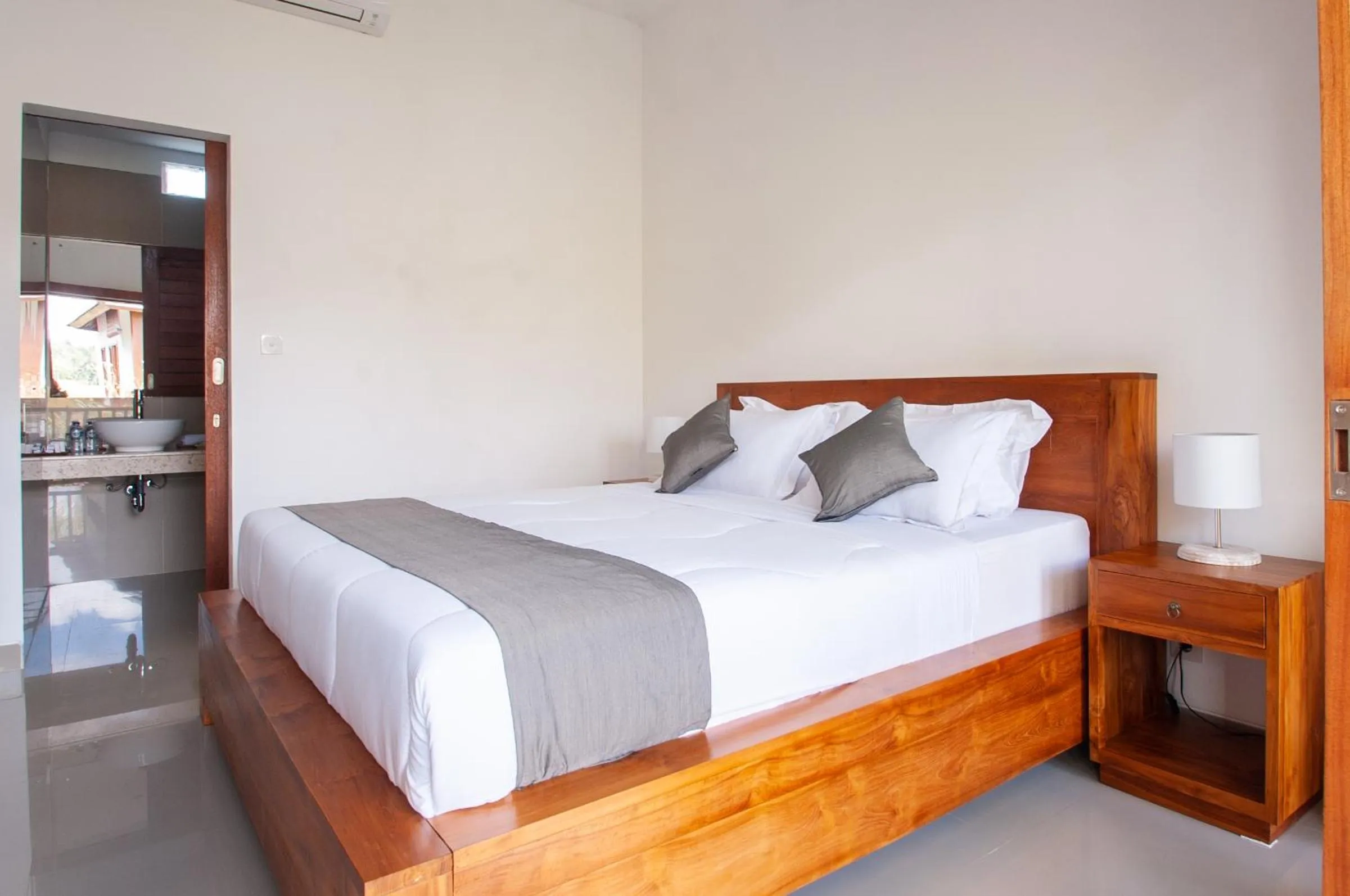 Bed in Flamboyant Villa Ubud