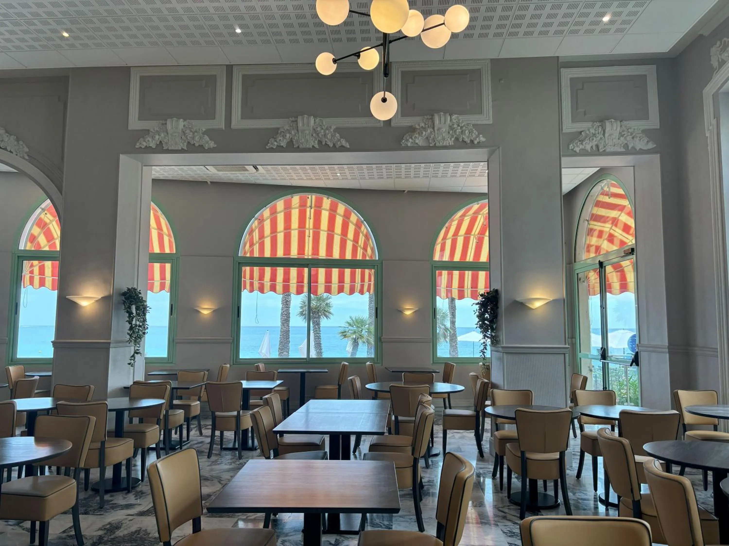 Restaurant/places to eat in Hôtel Vacances Bleues Balmoral