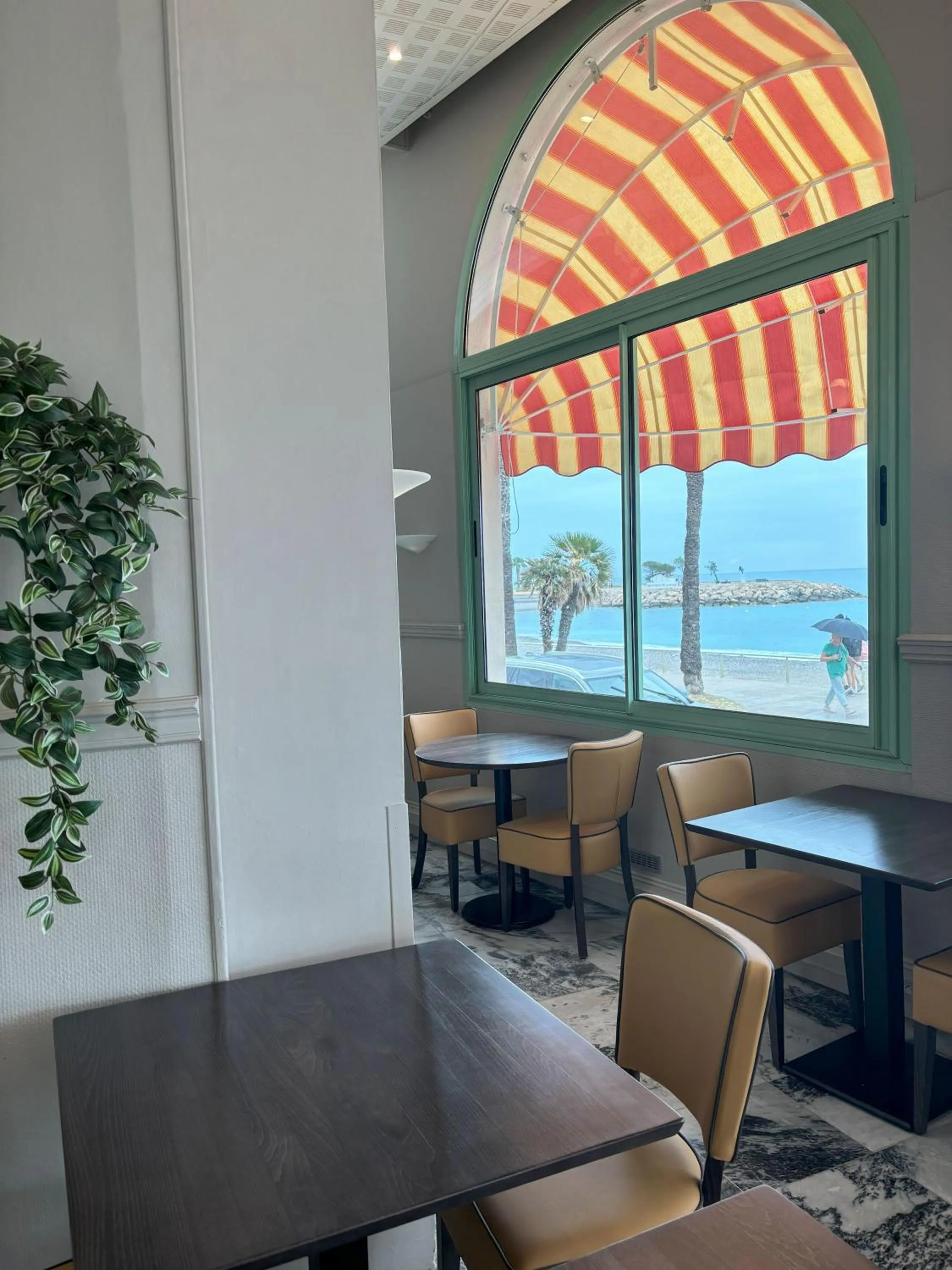 Restaurant/places to eat in Hôtel Vacances Bleues Balmoral