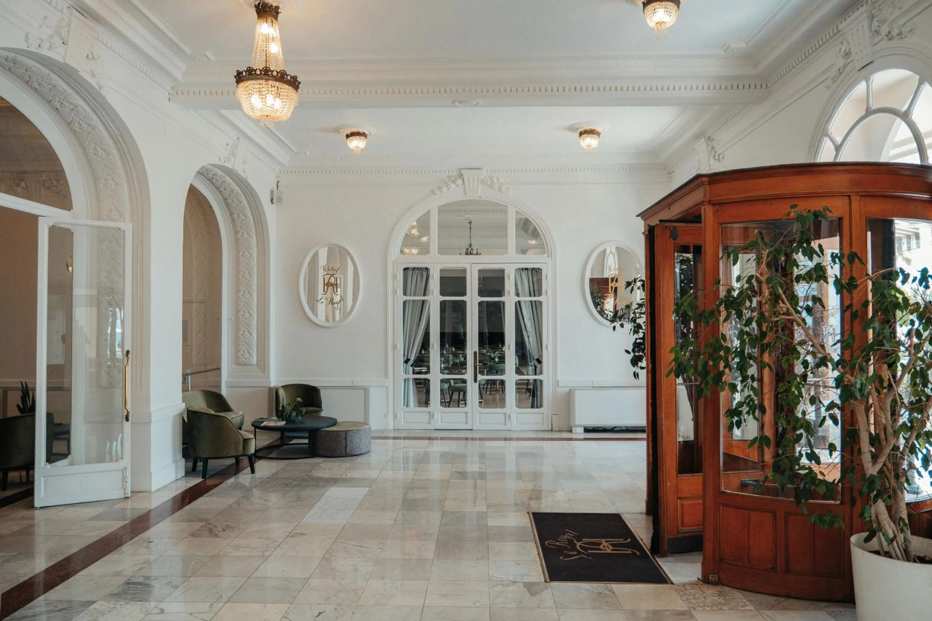 Lobby or reception in Hôtel Le Royal Promenade des Anglais