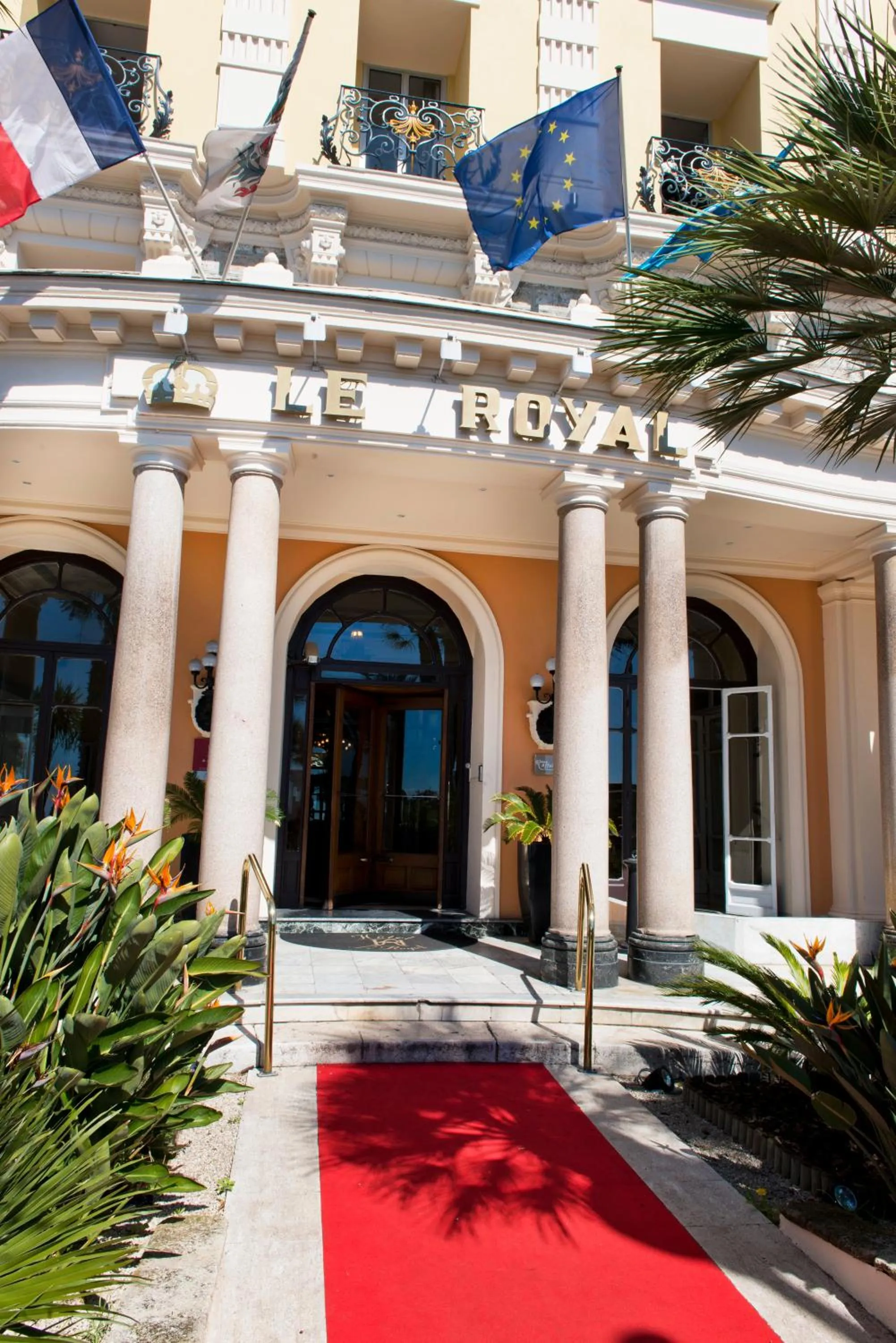 Facade/entrance in Hôtel Le Royal Promenade des Anglais