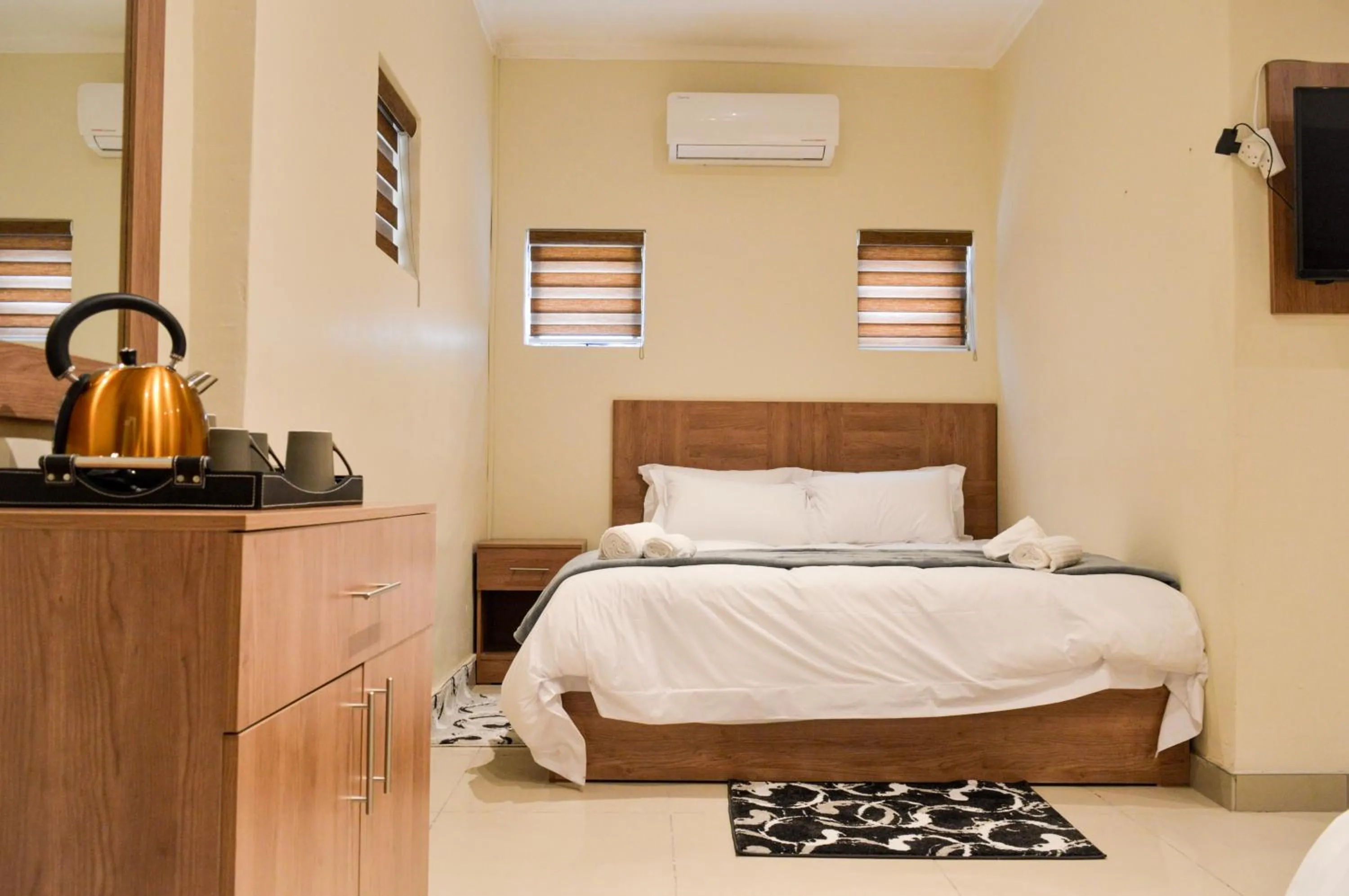 Coffee/tea facilities, Bed in Millennium hotel