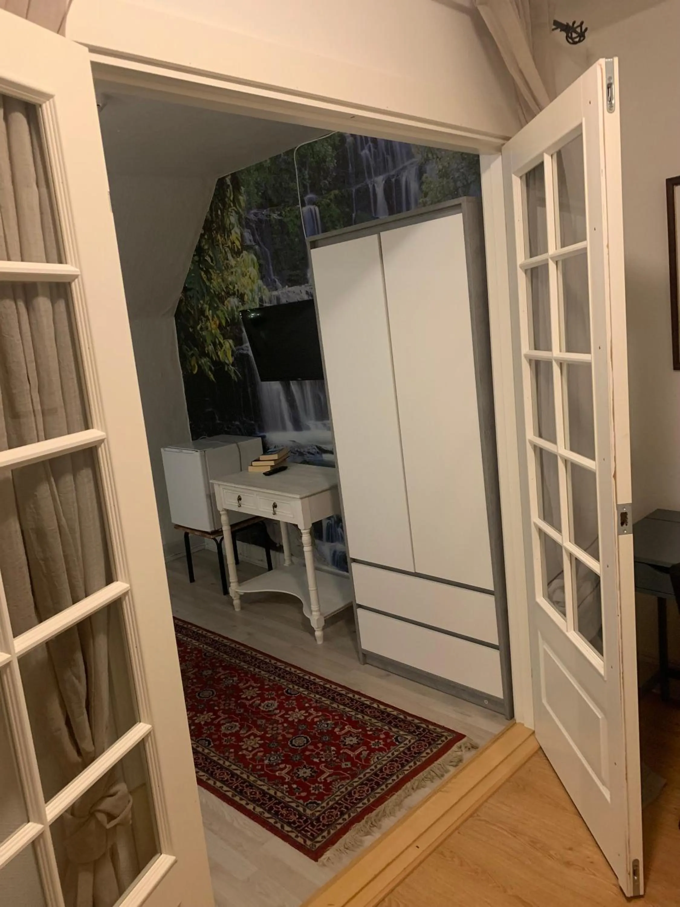 Photo of the whole room in HotelPandekagehuset B&B