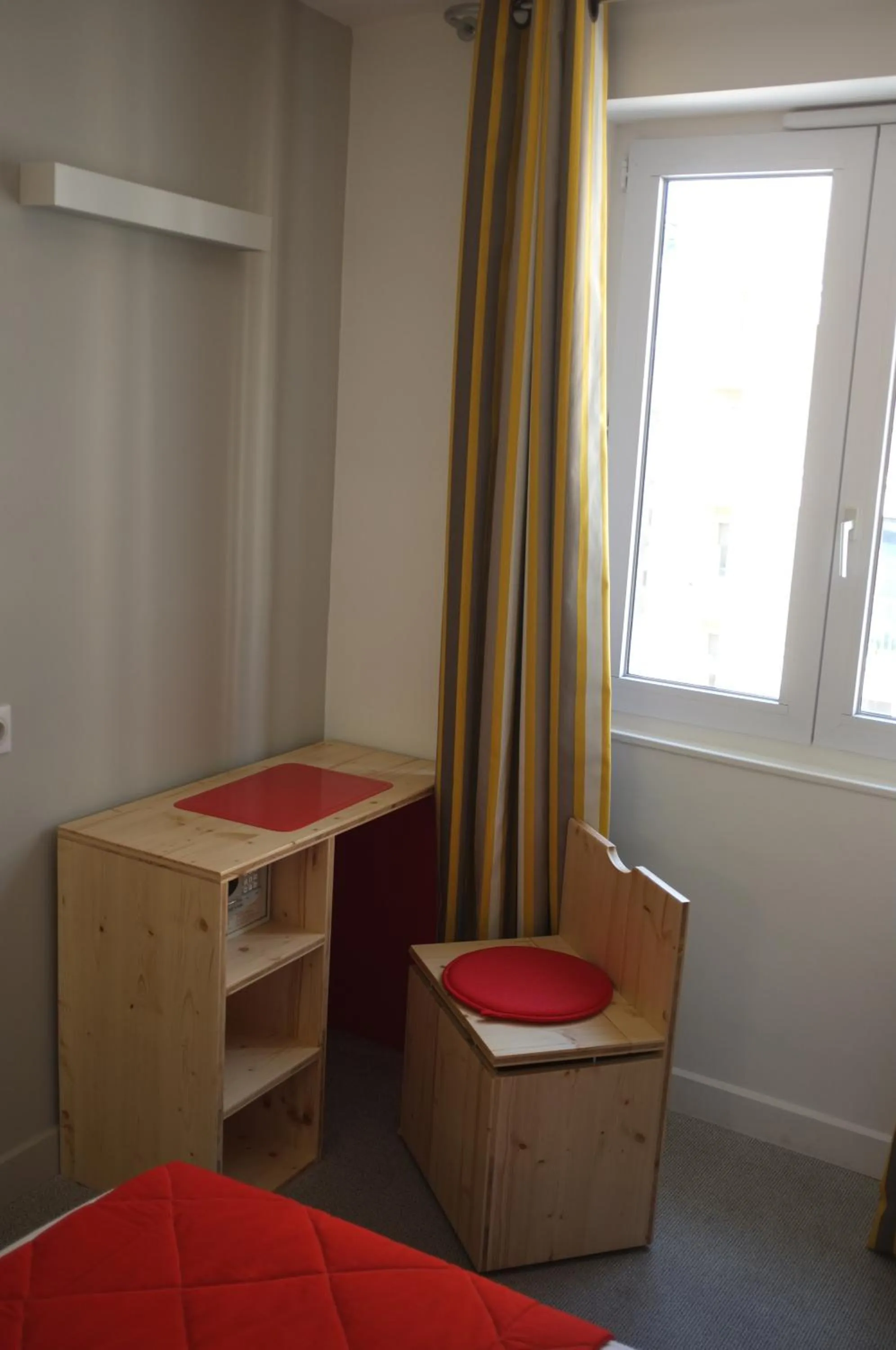 Decorative detail, Bed in Hôtel Hermès