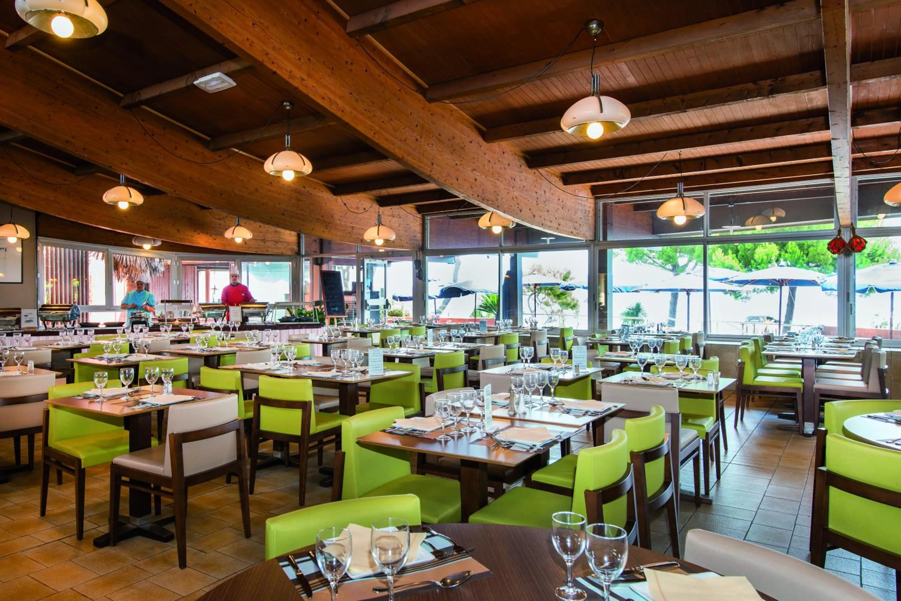 Restaurant/places to eat in Hôtel Vacances Bleues Delcloy