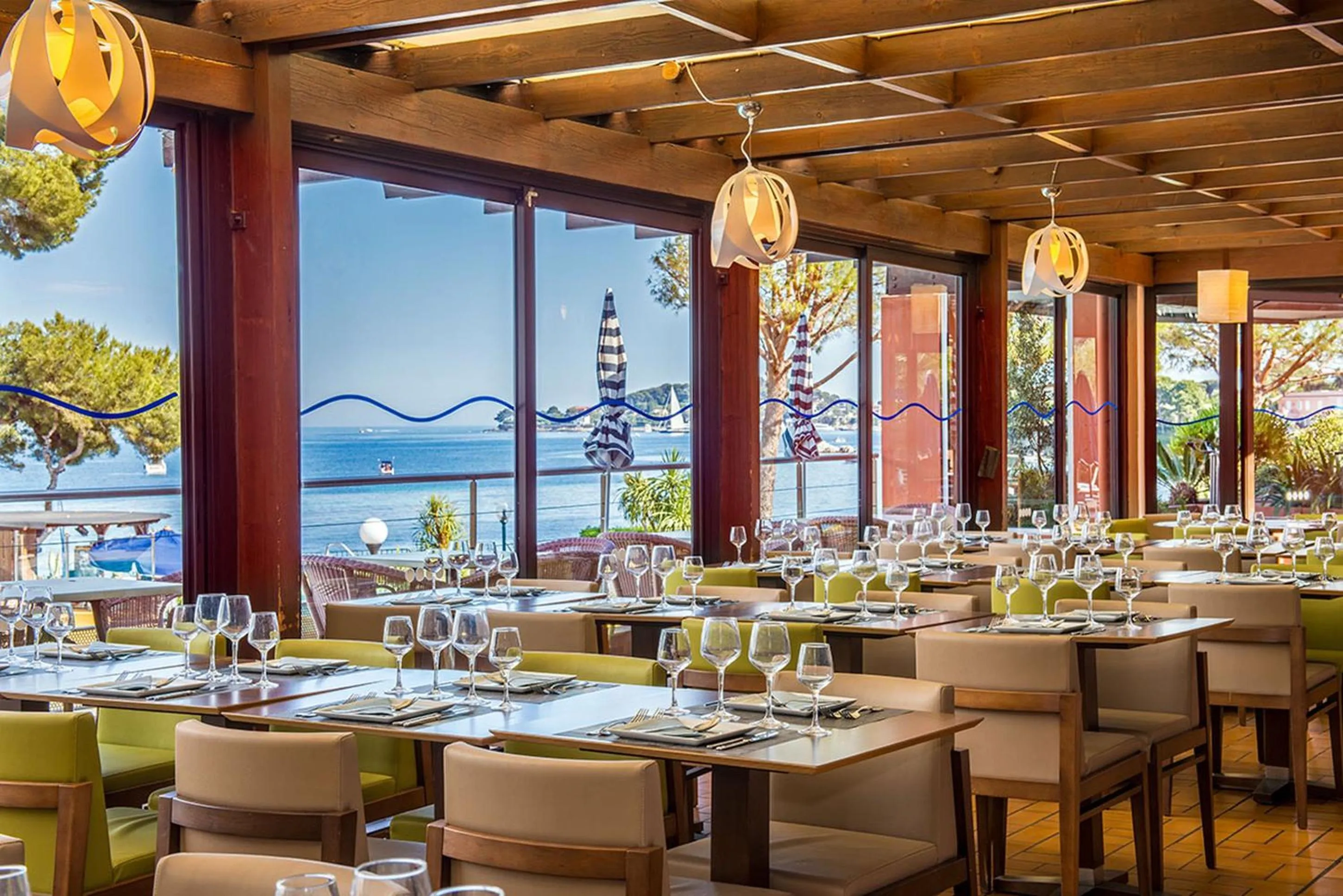 Restaurant/places to eat in Hôtel Vacances Bleues Delcloy