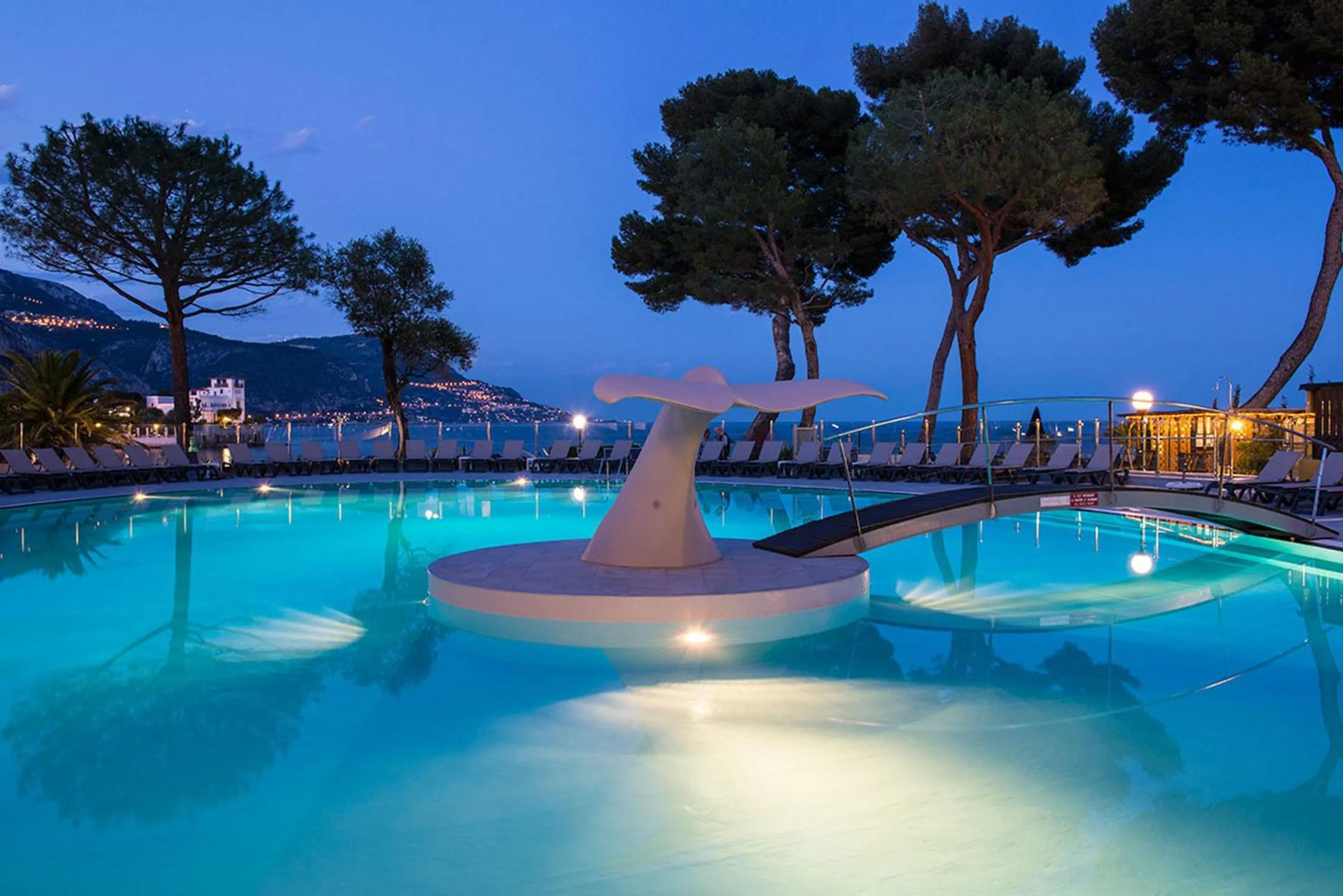 Swimming pool in Hôtel Vacances Bleues Delcloy