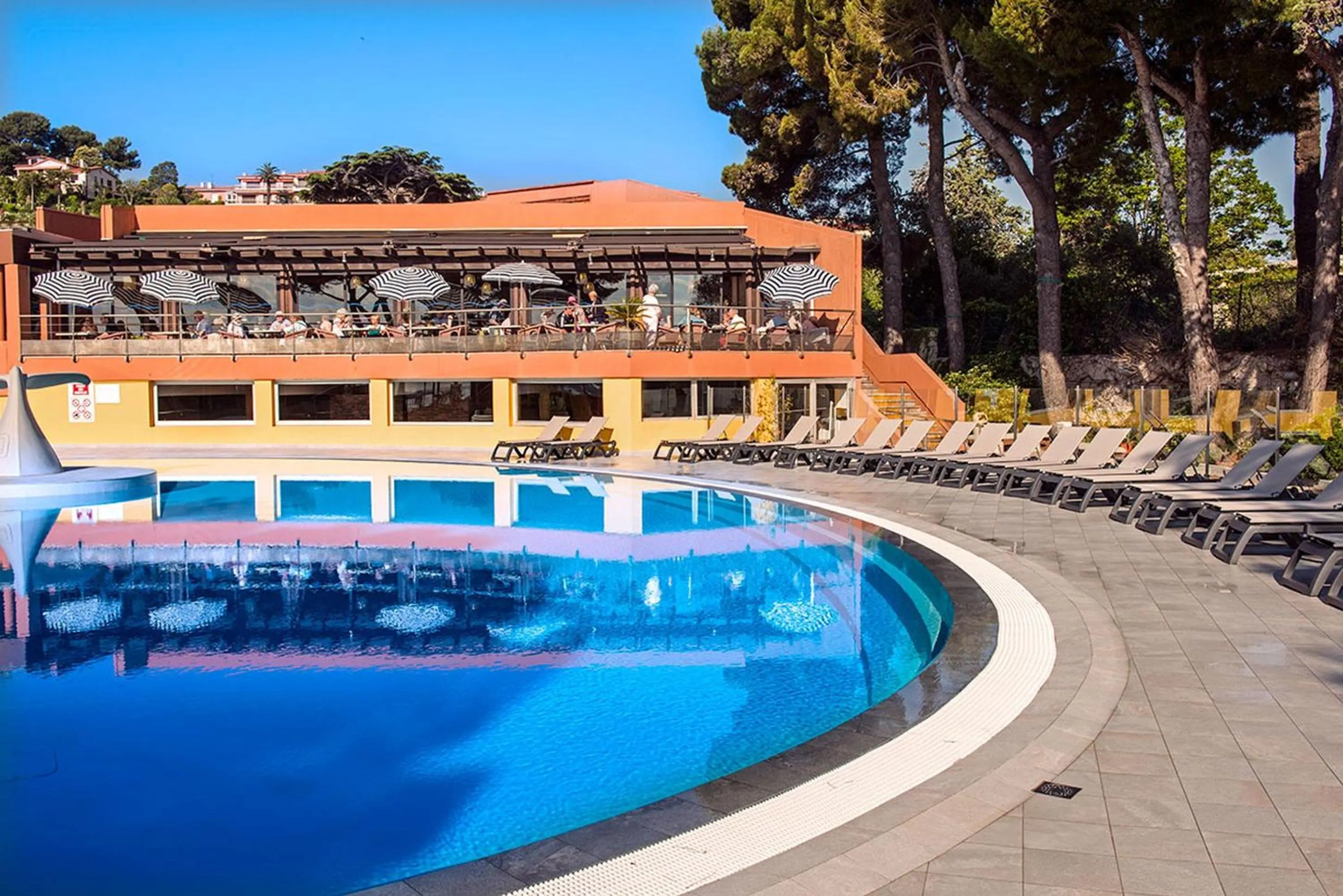 Property building in Hôtel Vacances Bleues Delcloy