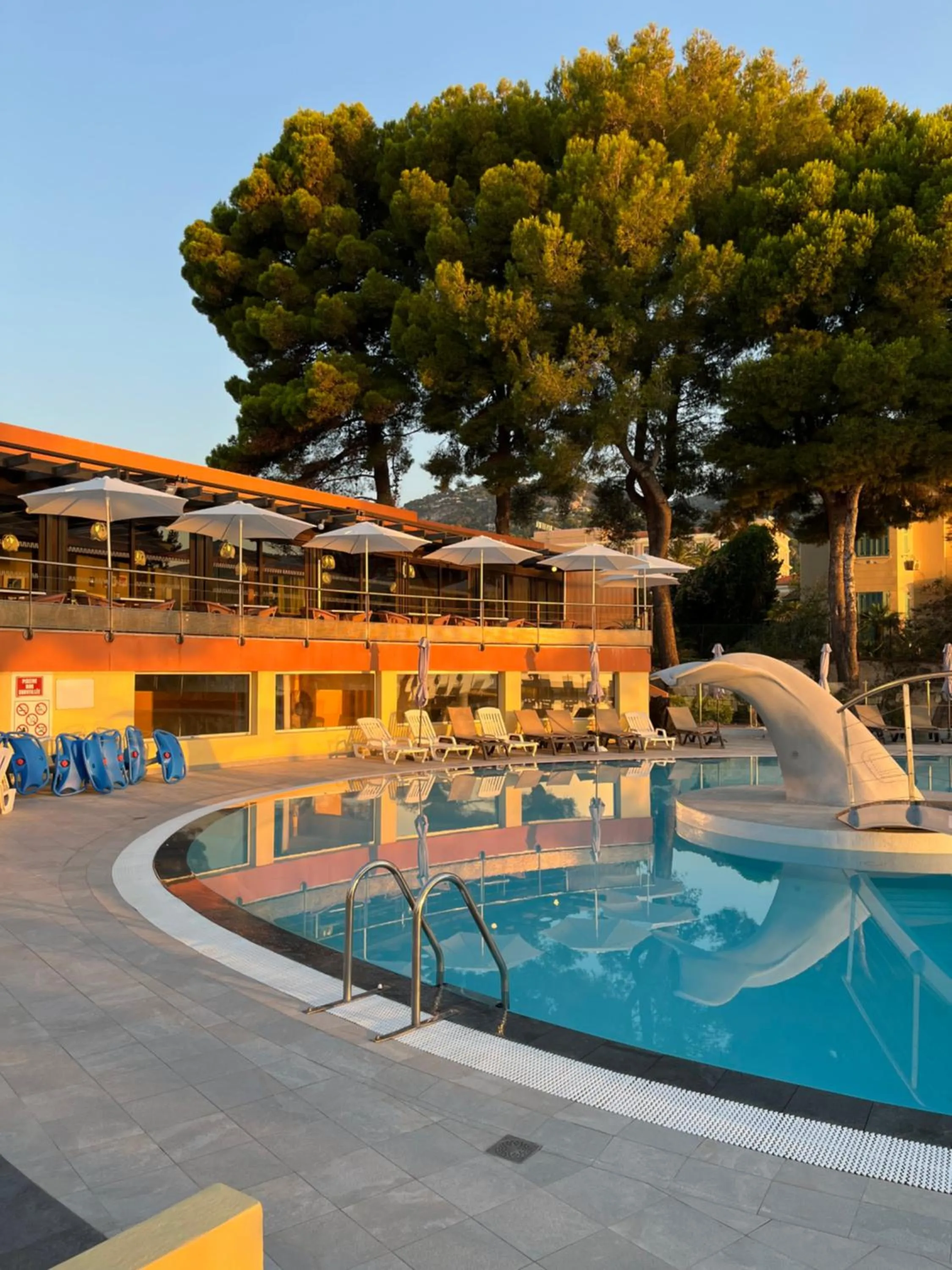Swimming pool in Hôtel Vacances Bleues Delcloy