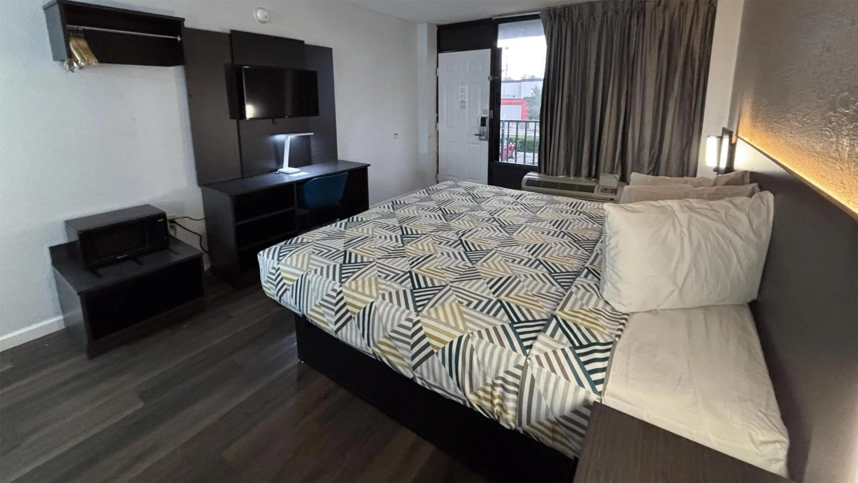 Bedroom, Bed in Motel 6 Conway, SC