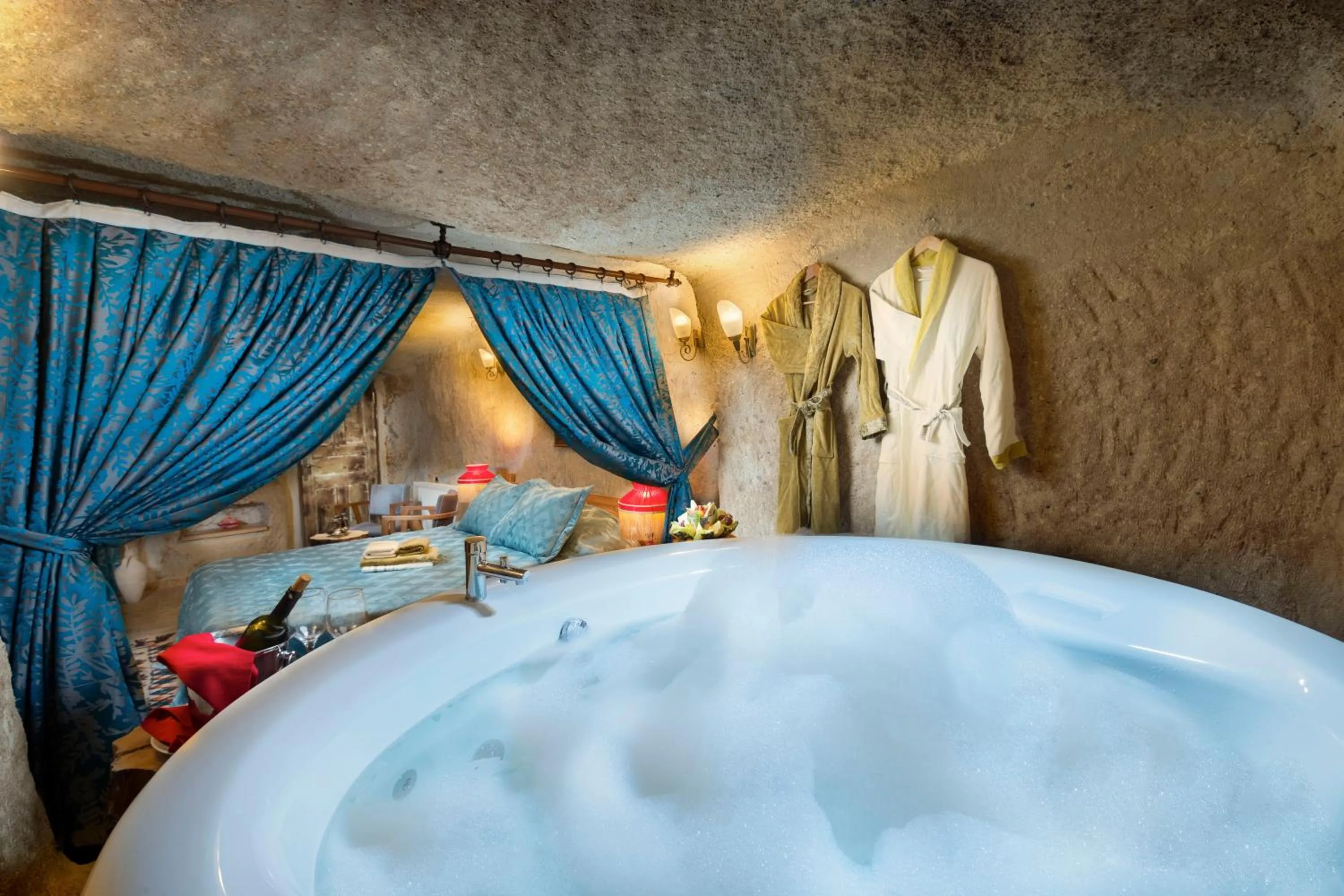 Hot Tub in Cappadocia Splendid Cave Hotel