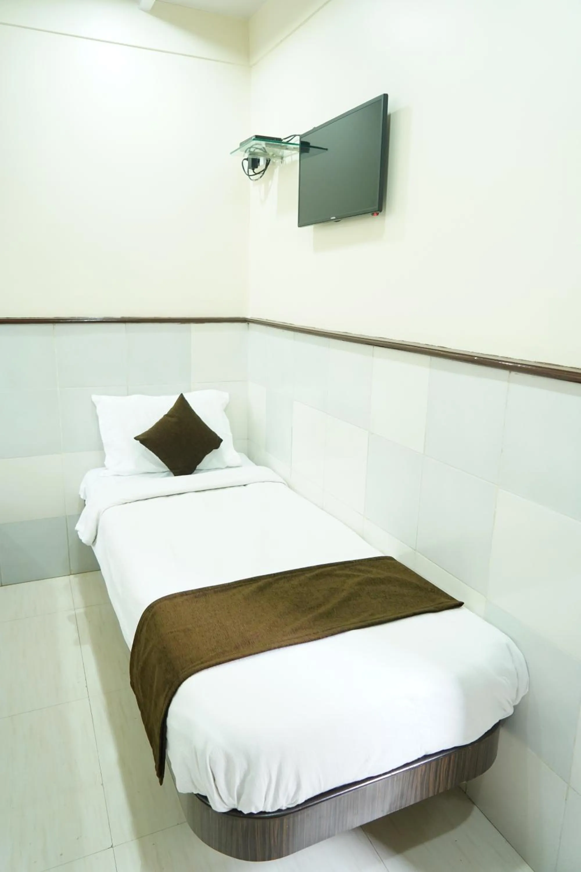Bed in Sharda Residency