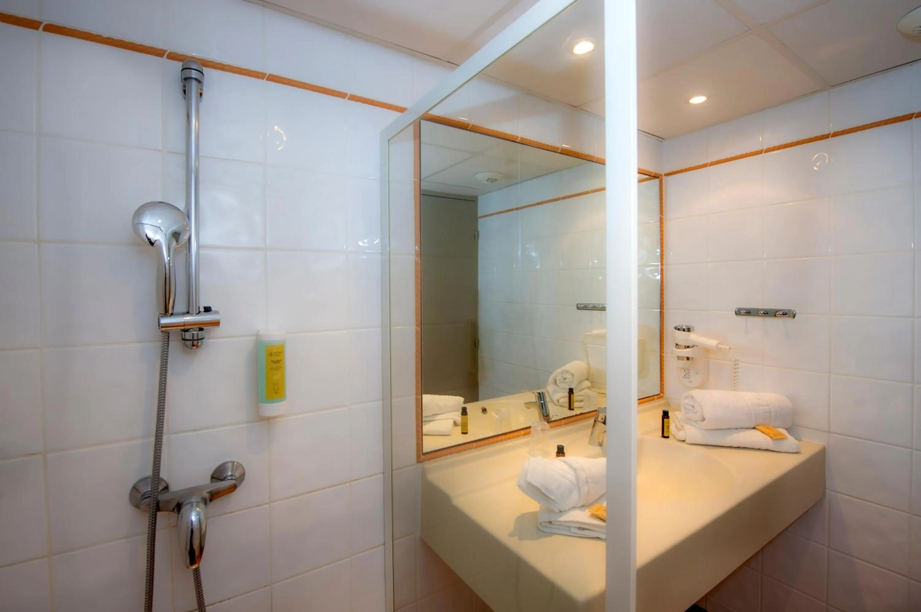 Bathroom in Club Vacances Bleues Domaine de Château Laval