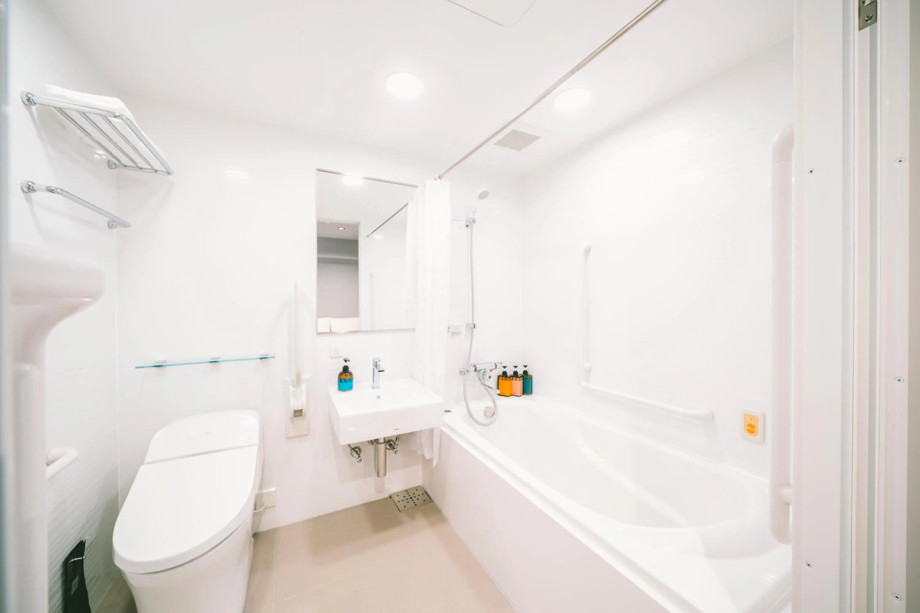 Photo of the whole room in LANDABOUT TOKYO