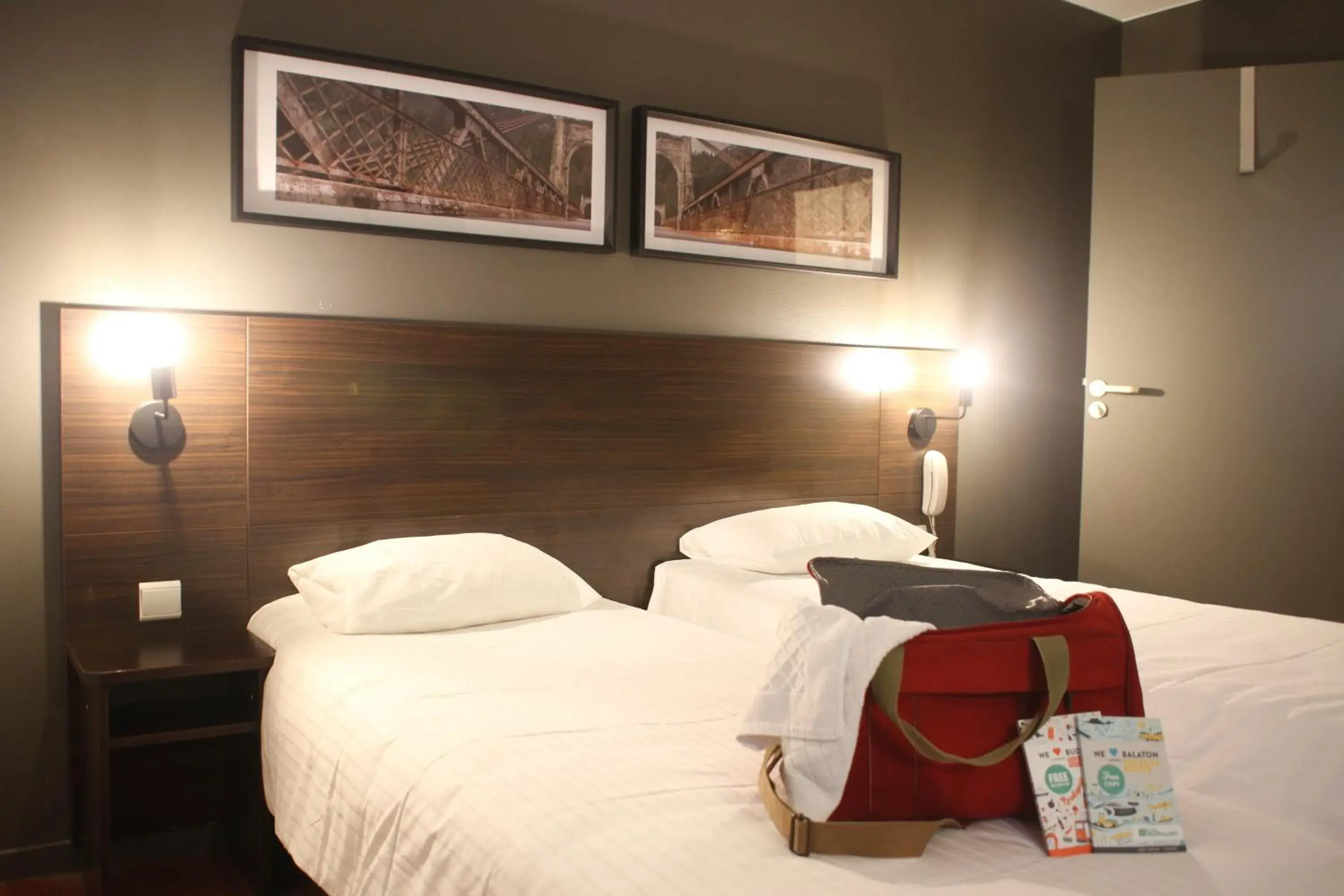 Twin Room in Orly Superior Hotel Twin Room in Orly Superior Hotel