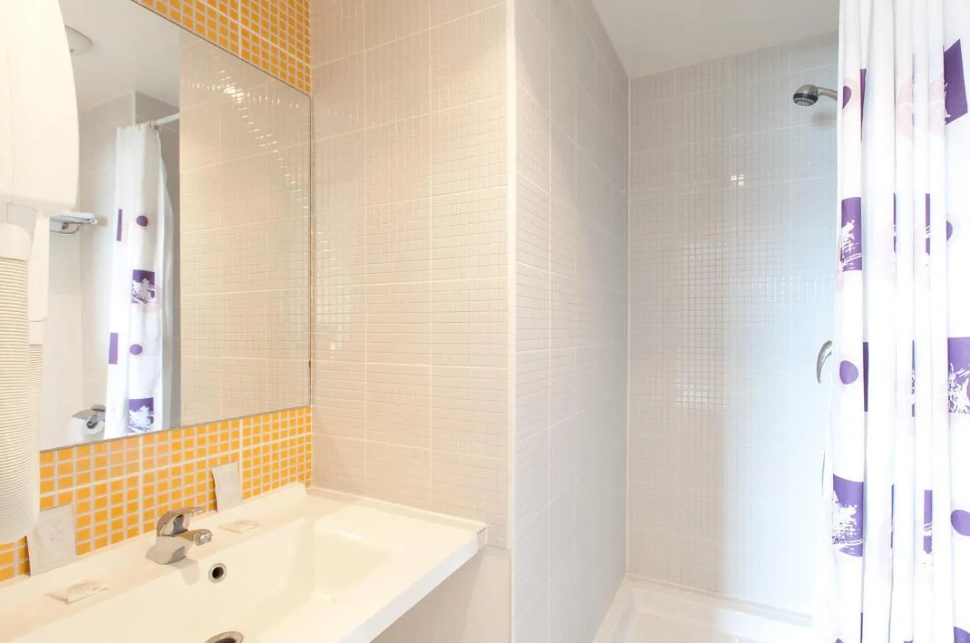 Shower in Orly Superior Hotel