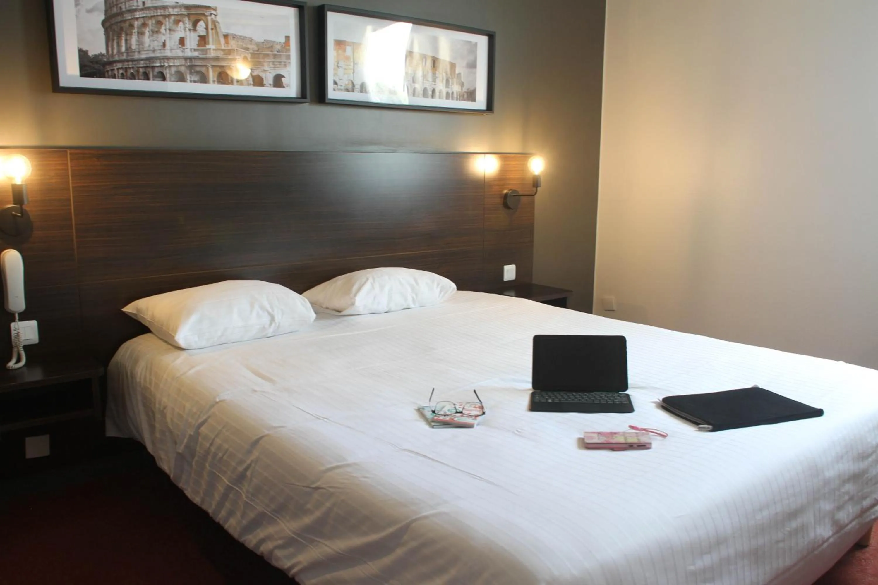 Photo of the whole room, Bed in Orly Superior Hotel