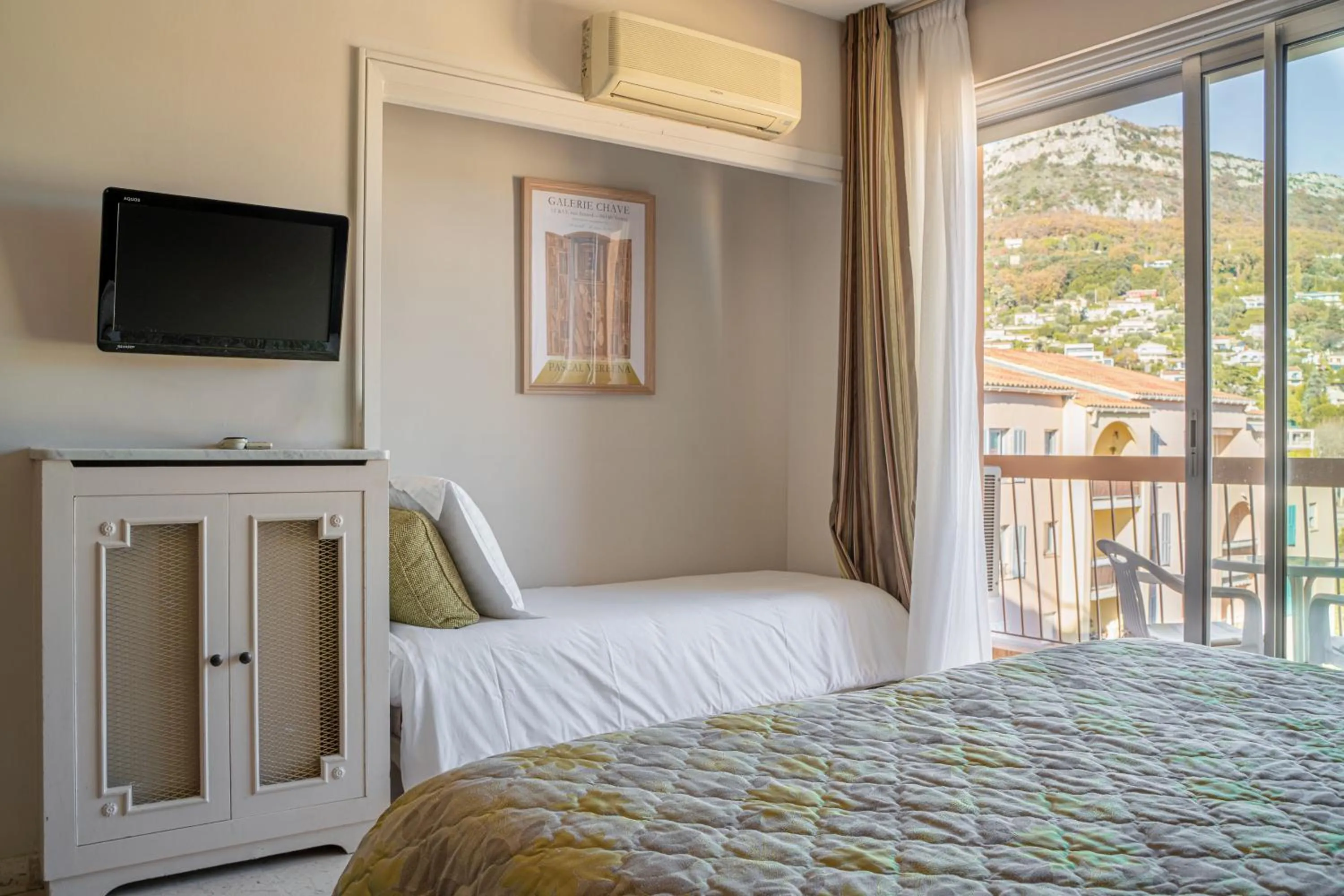 Bed in Logis Hotel Diana