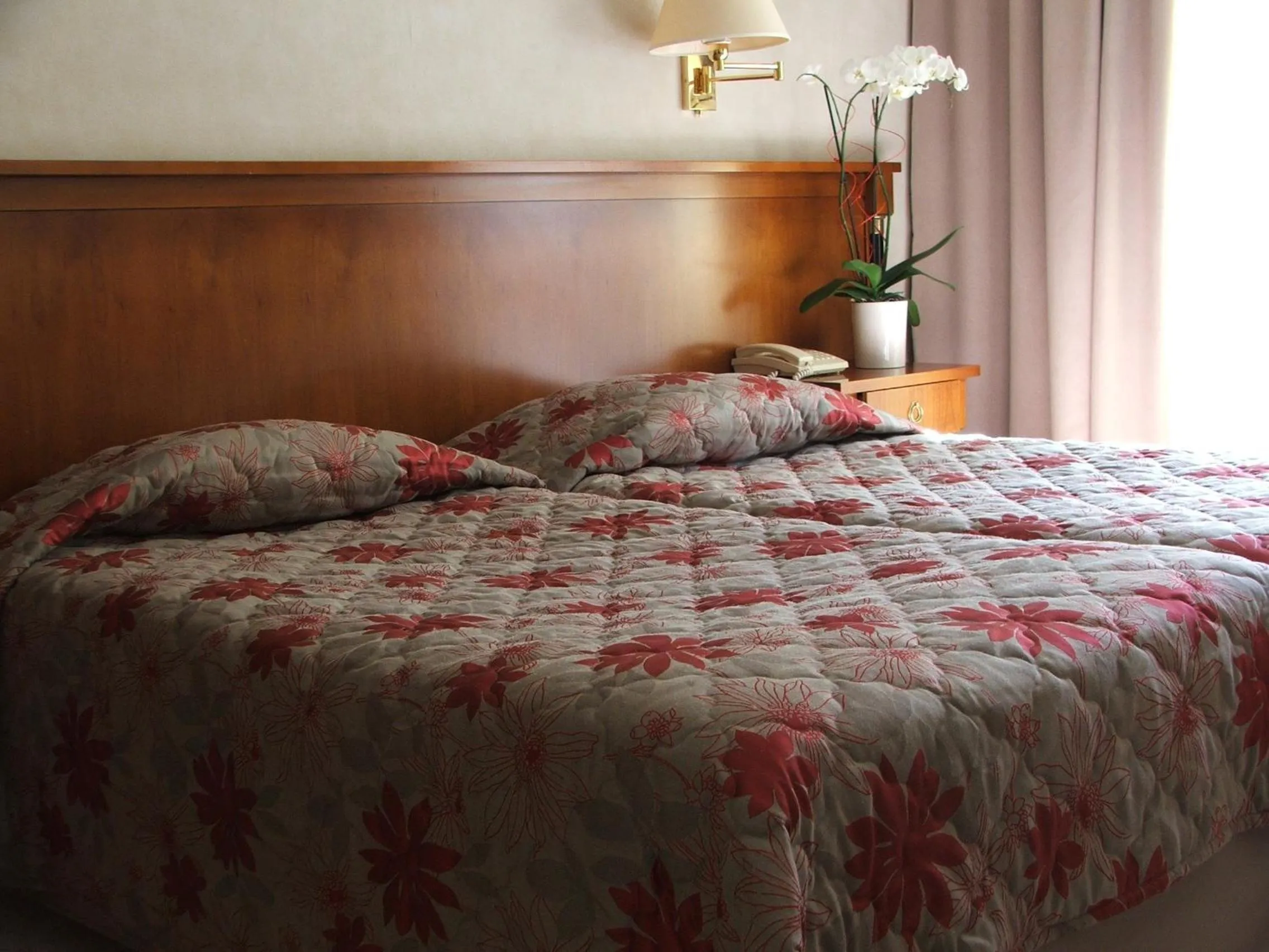 Toilet, Bed in Logis Hotel Diana