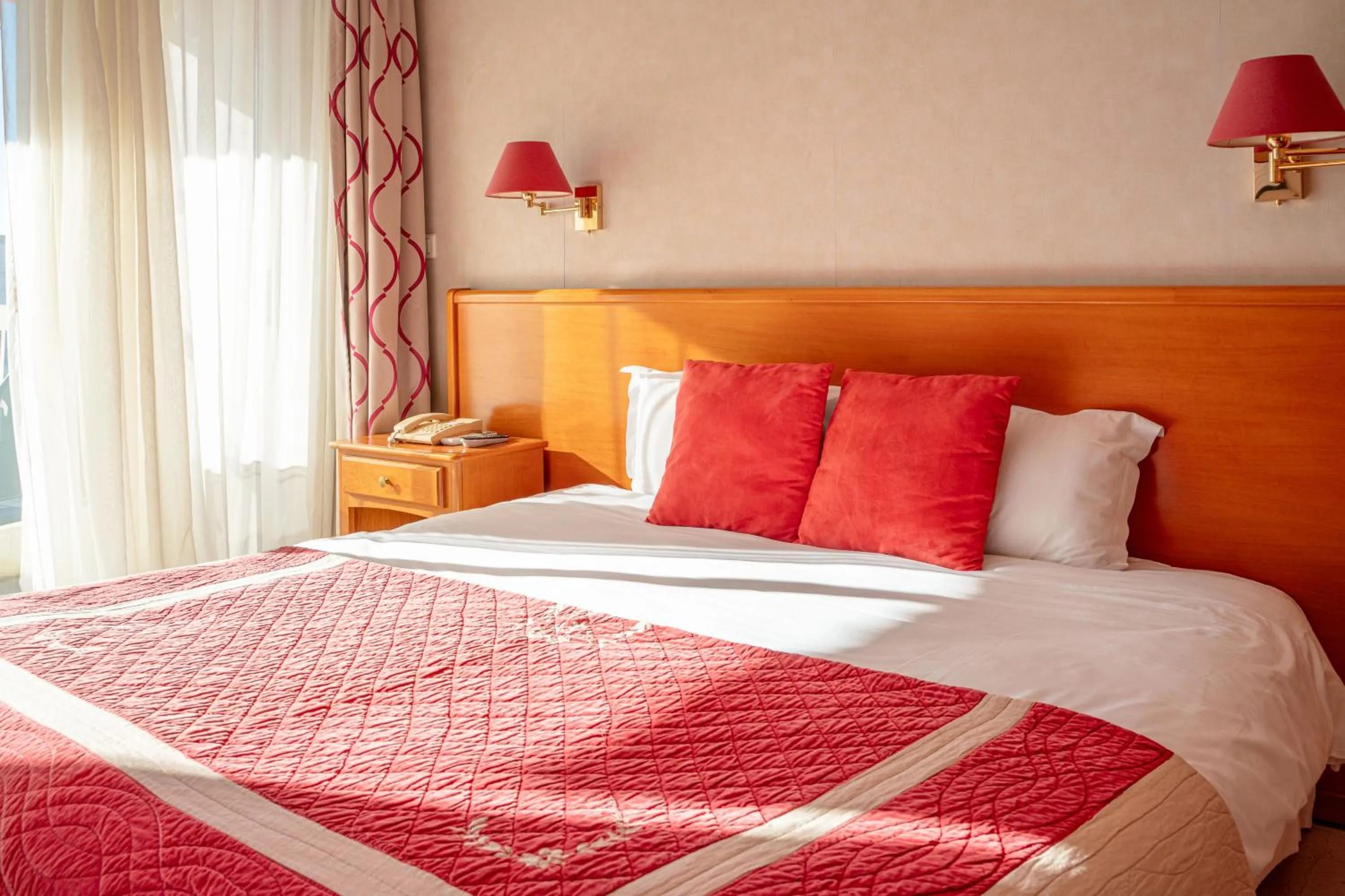 Bed in Logis Hotel Diana