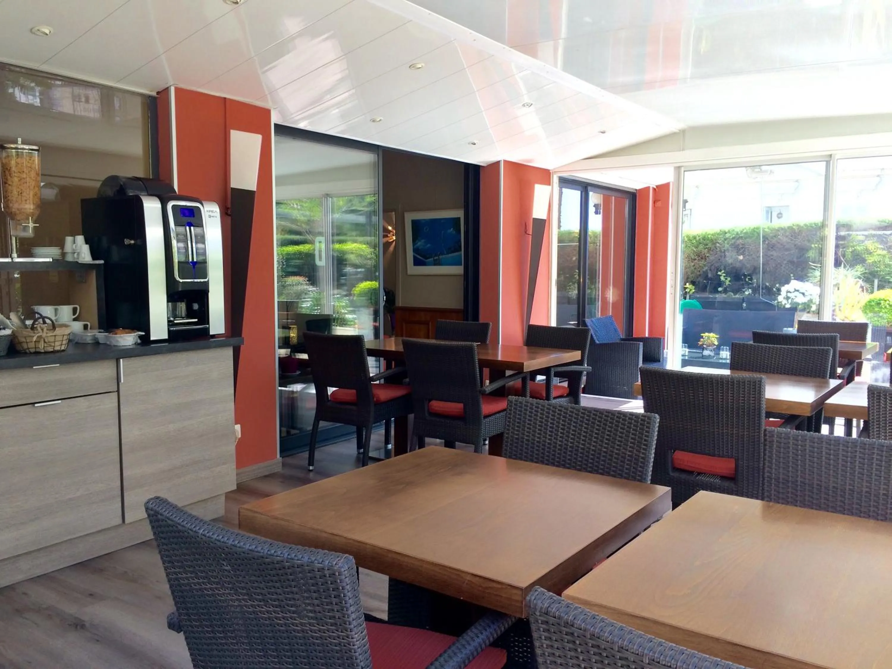 Food and drinks in Logis Hotel Diana